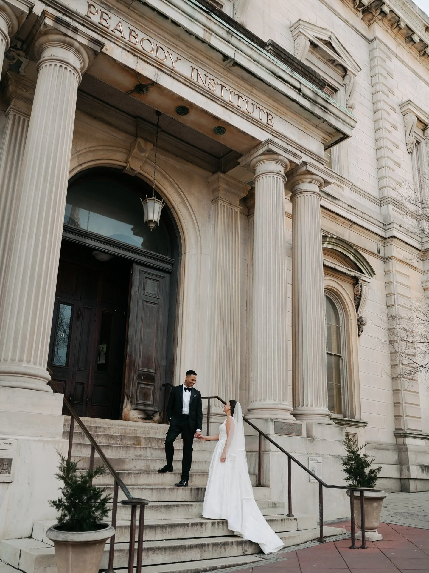 Introducing Mr. &amp; Mrs. Barron 🥂

Venue: @georgepeabodylibrary 
Catering: @copperkitchenmd 

#dcweddingphotographer #mdweddingphotographer #dmvweddingphotographer