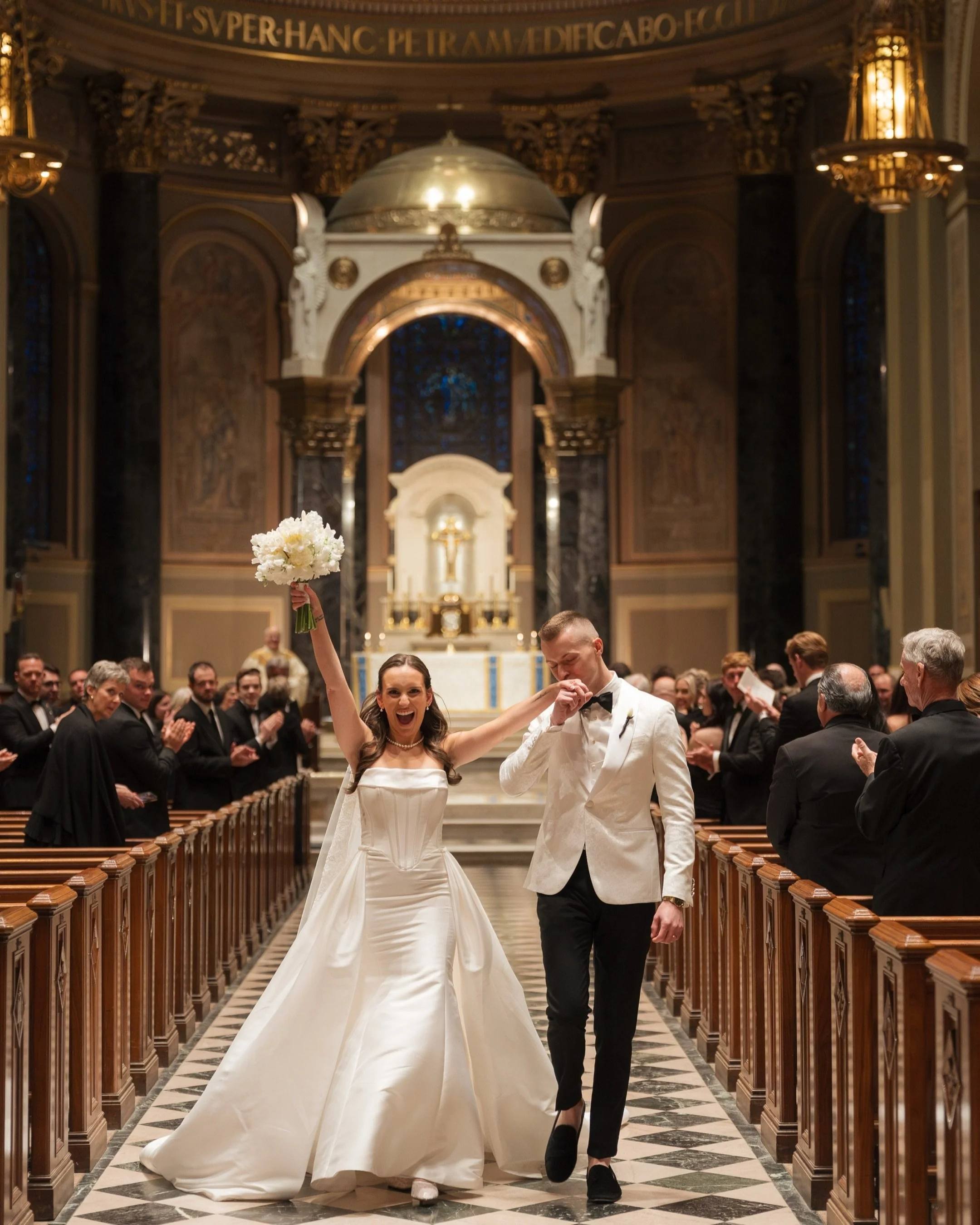 Couldn&rsquo;t help myself to share the sneak peeks for this past weekends wedding in Philly! The chillest couple ever 🤍 

When you&rsquo;re not worried about the photos and fully trust your photographer, is when you get the best candids and moments