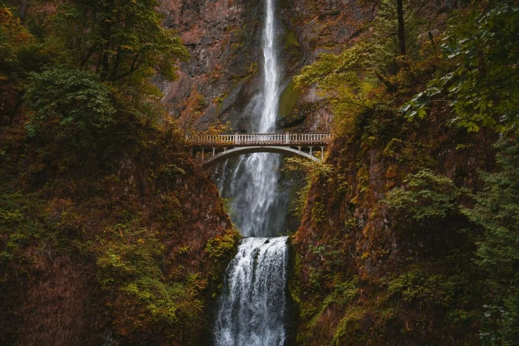 Oregon waterfall landscape representing online trauma and attachment therapy for women in Oregon