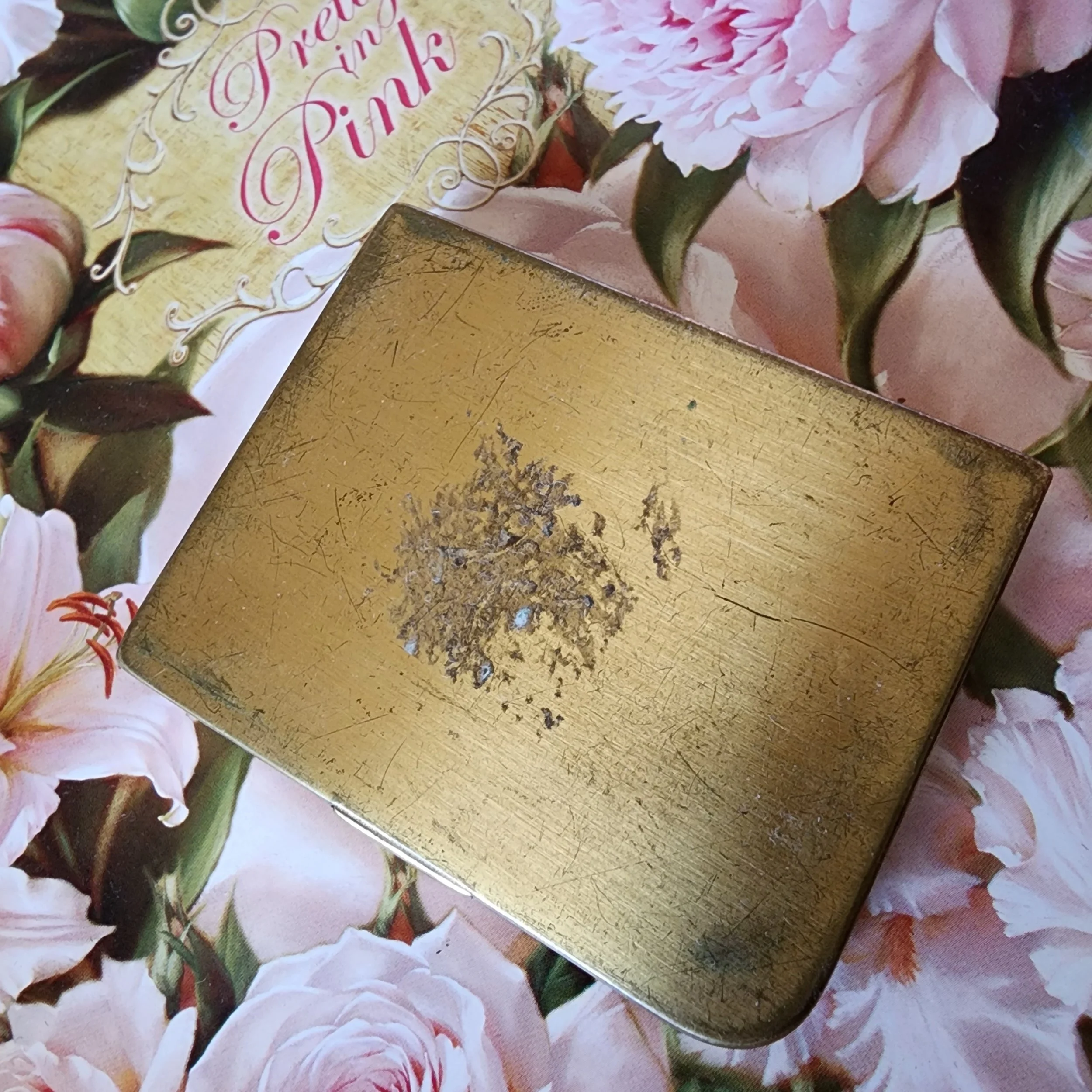 Vintage 1940s Elgin American Brass Compact Mirror Powder Case With Puff & Card - Hello Gorgeous Threads