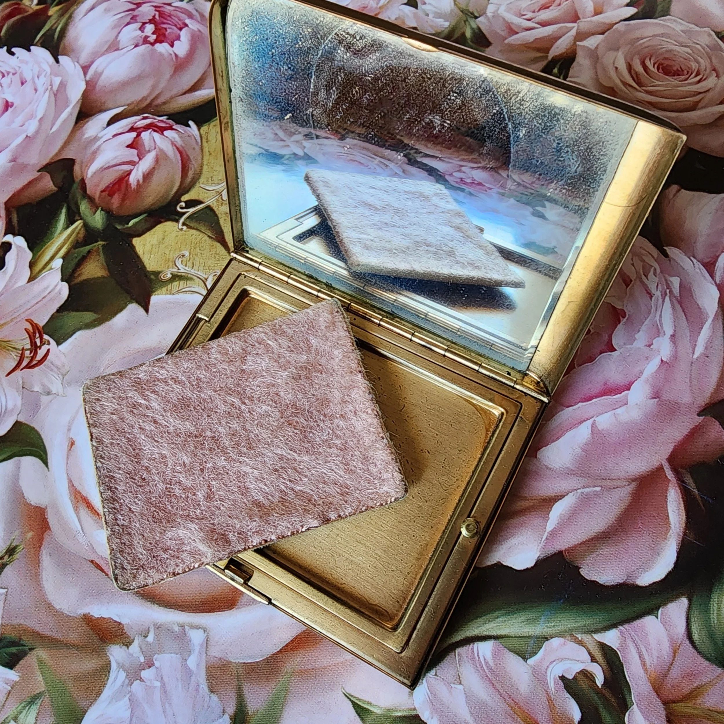 Vintage 1940s Elgin American Brass Compact Mirror Powder Case With Puff & Card - Hello Gorgeous Threads