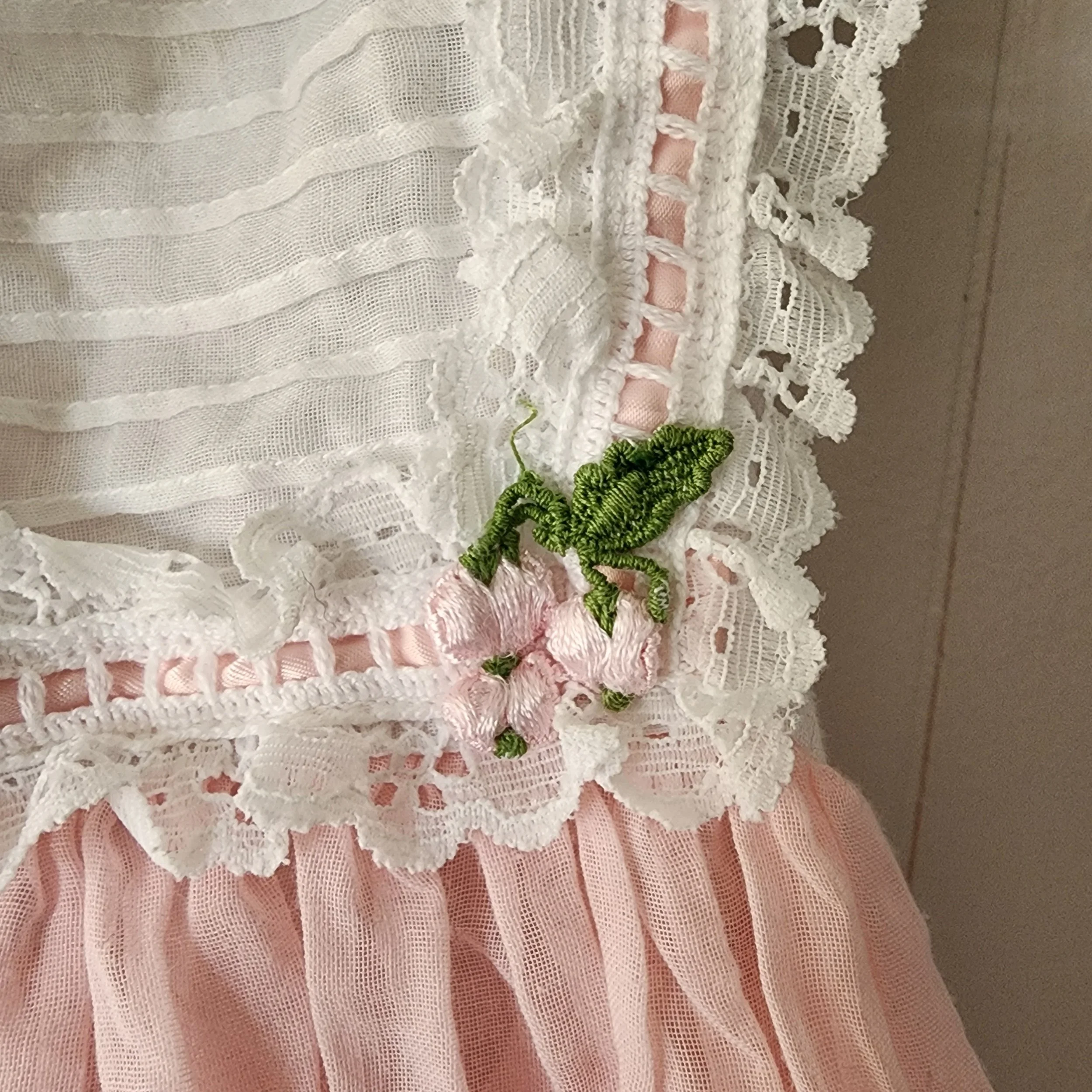 Vintage 1940-50s Pink & White Lace Baby Girl 0-3 Mo. - Hello Gorgeous Threads