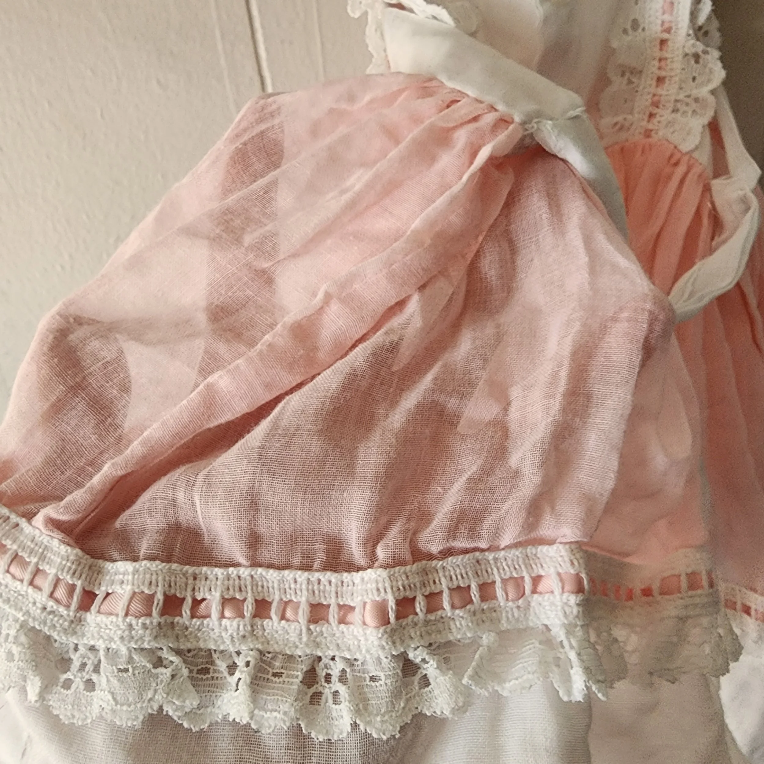 Vintage 1940-50s Pink & White Lace Baby Girl 0-3 Mo. - Hello Gorgeous Threads