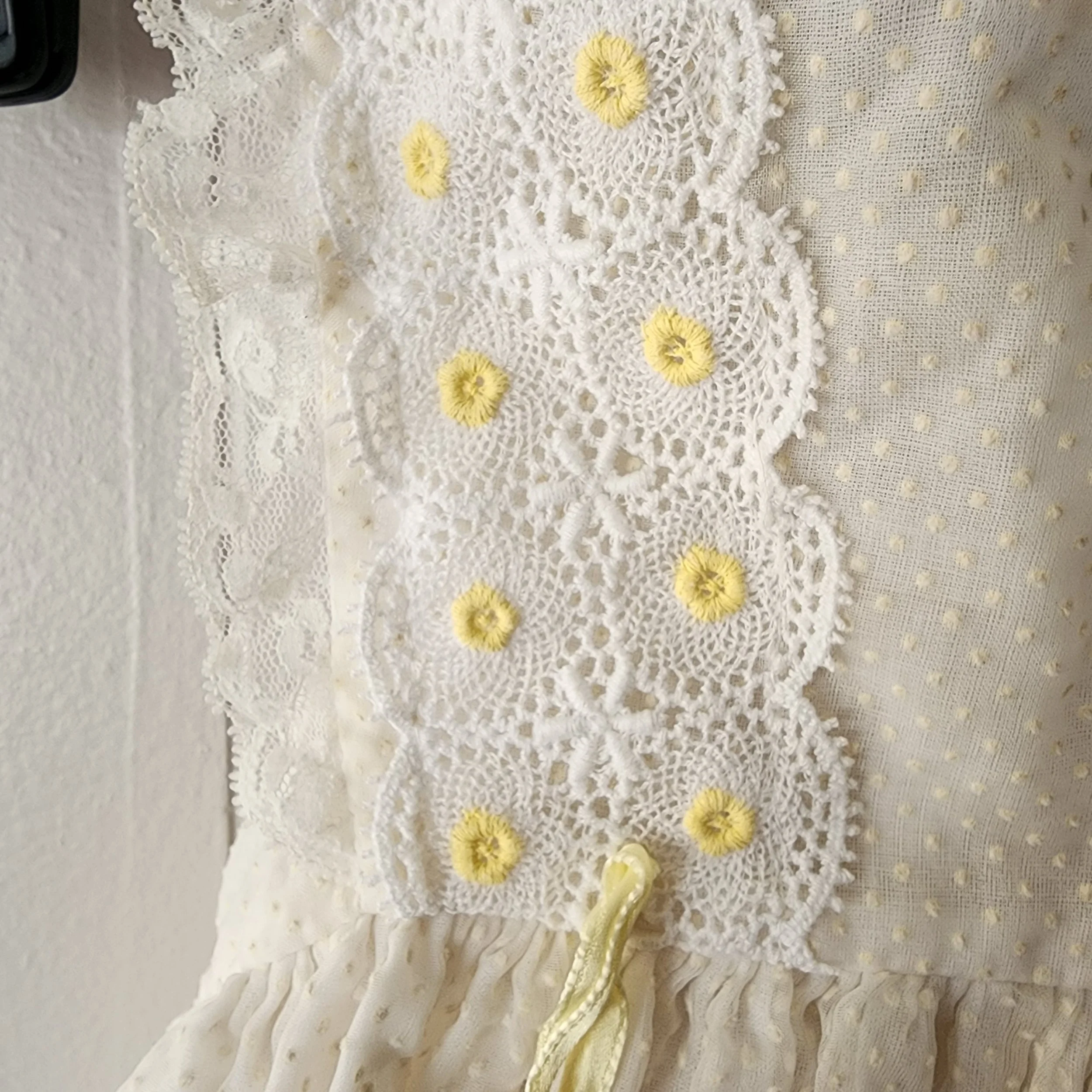 Vintage 1940s–1950s White Eyelet Baby Dress 0–3 Months - Hello Gorgeous Threads