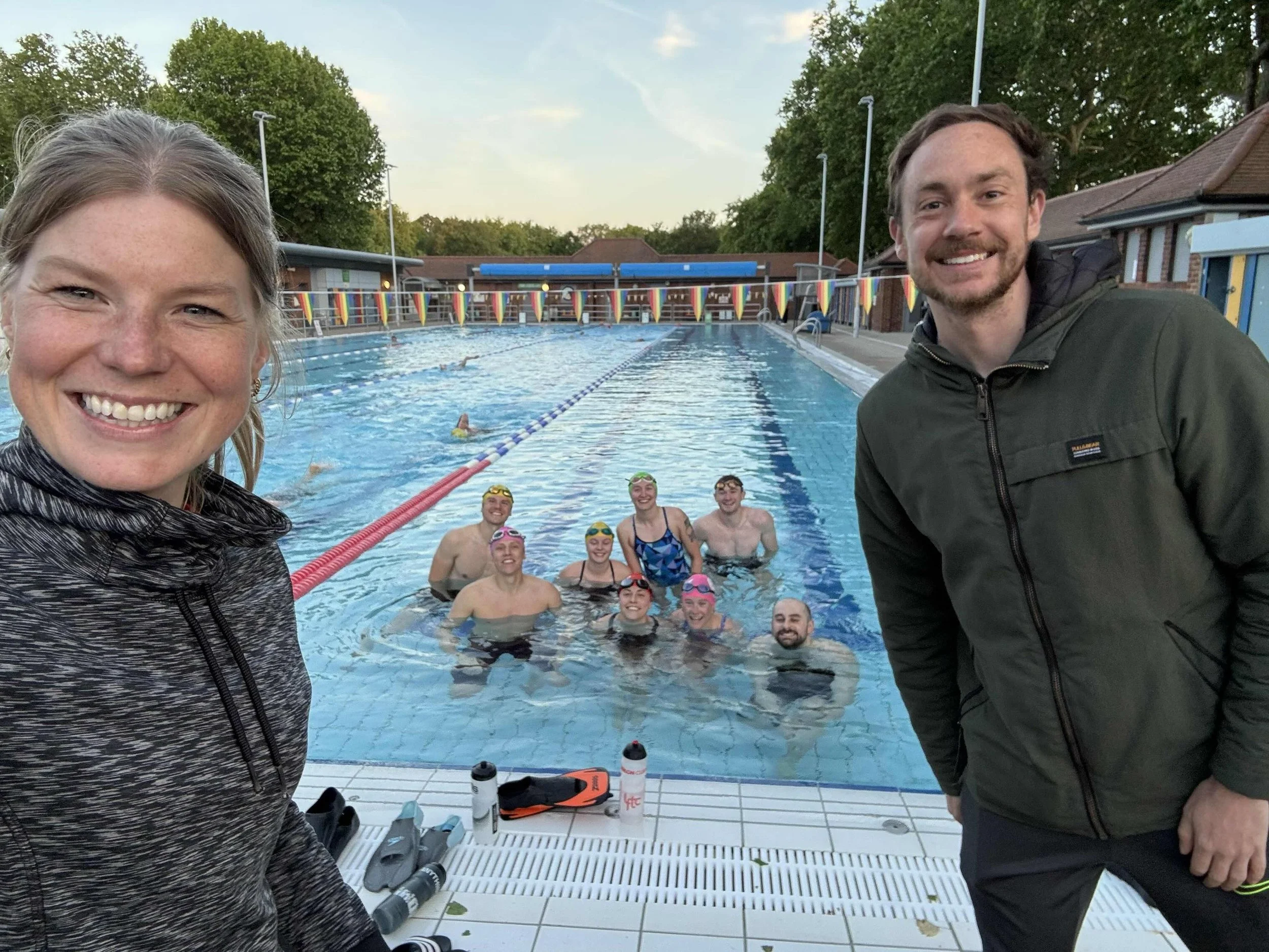 JUMP if you&rsquo;ve got the best coaches in town 💦😎

@char.bell4 and @gregdivall_tri keeping us honest (and smiling!) during training at @london_fields_lido last night 💙

Whether you&rsquo;re doing your first triathlon, chasing a PB, or just want