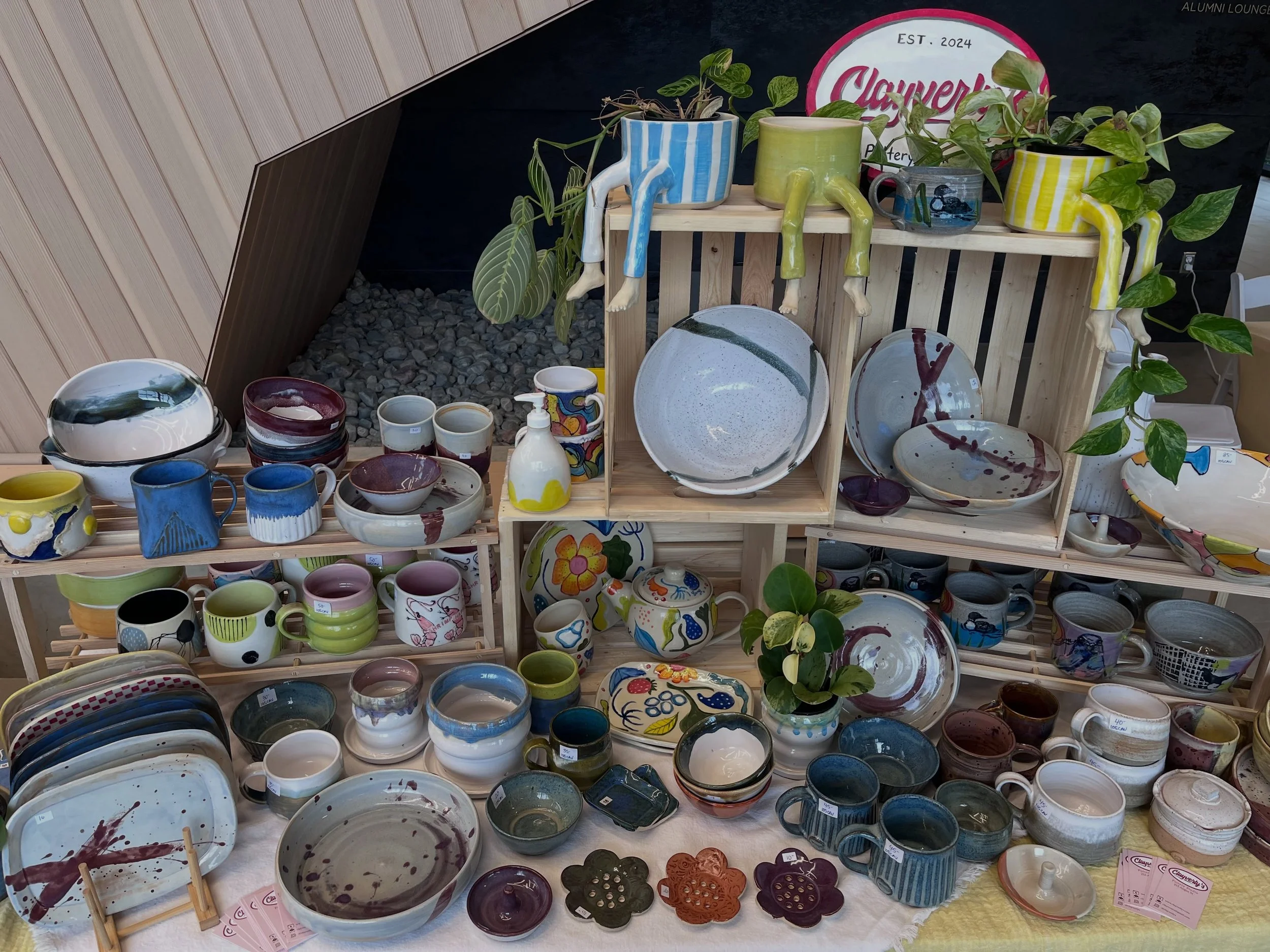 Our last vendor booth set up! 

We are deep into prep mode for @northernskieswellnessfestival and making tweaks to our table, finishing up some additional inventory and squeezing in as many kiln firings as we can. 

Got your eye on anything??