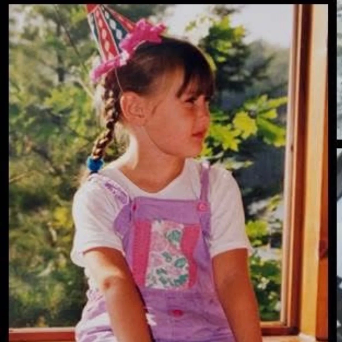 It&rsquo;s my birthday! Everyone be nice to me or else 🔪💖🏺
