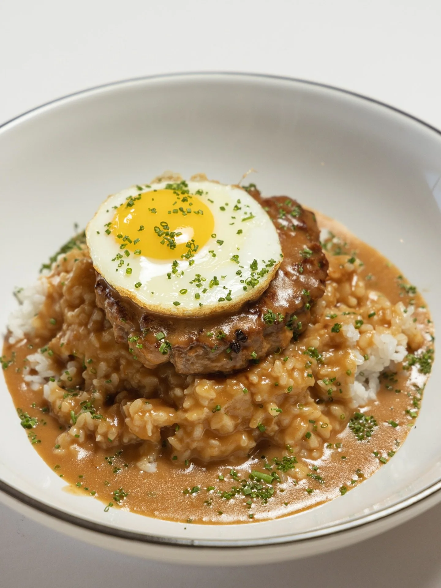 Galbi Loco Moco 🍳🥩
A Hawaiian fusion classic &mdash; a tender Galbi marinated beef patty served over rice, smothered in savory brown gravy, topped with a sunny-side-up egg

#DomodomoHawaii #LocoMoco #Galbi #HawaiiEats #HonoluluDining
