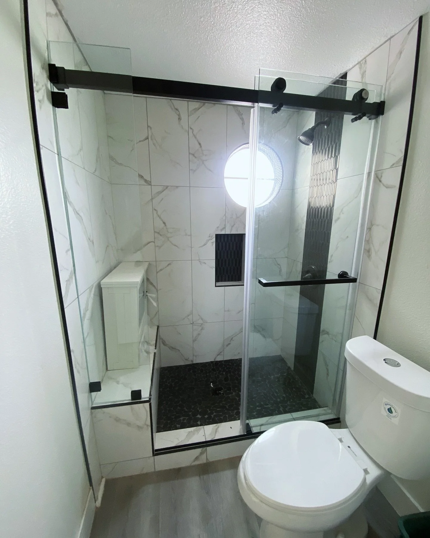 🛝 your way into luxury with a single slider. This is one stationary panel with a notch cut out with one siding door. Black hardware is so modern and classy. Call for a quote today! (949) 342 0023

#singleslidingdoor #slidingshowerdoors #clearglass #