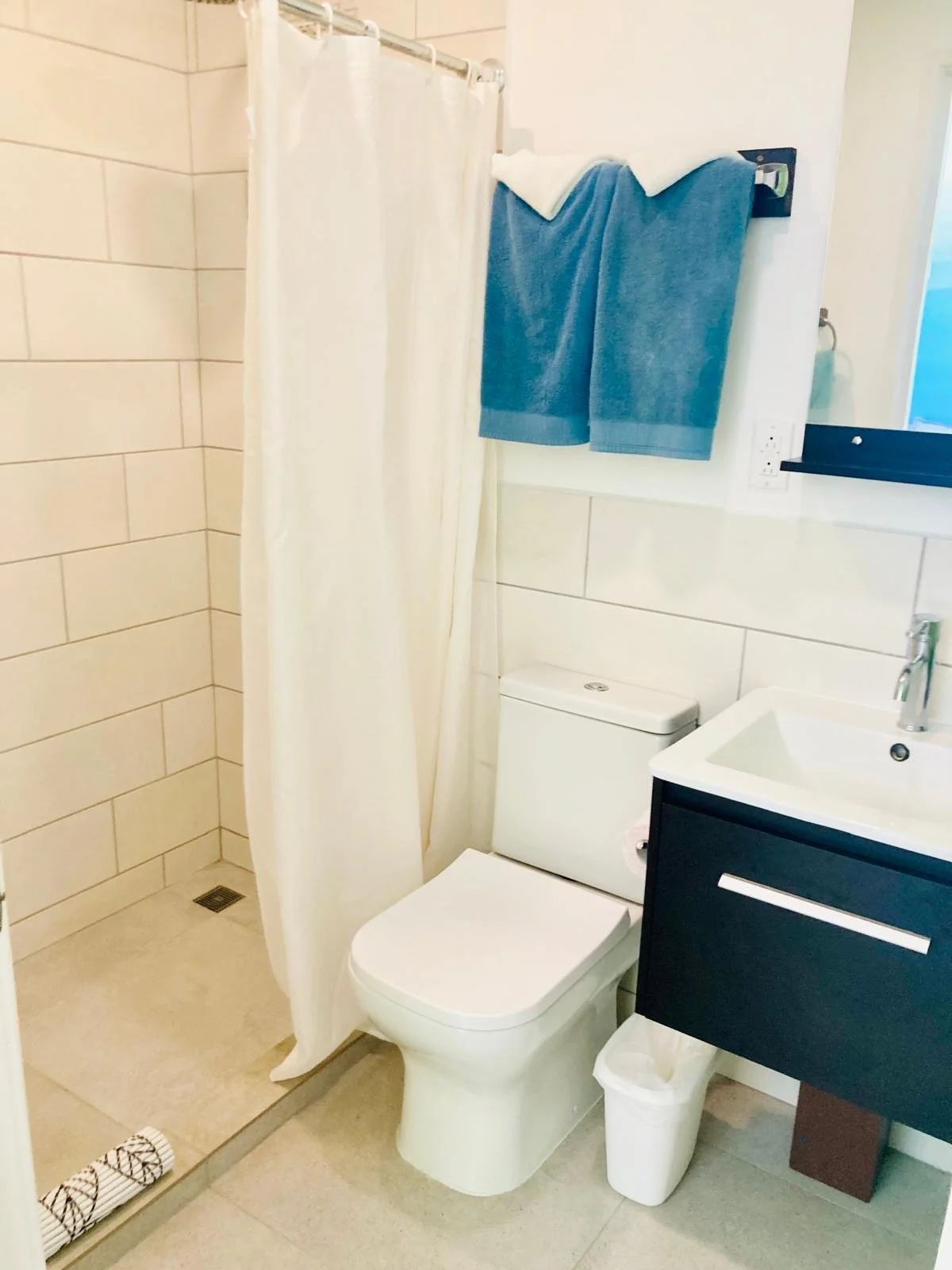 pelada-container-triplex-Suite 2 bath.jpeg