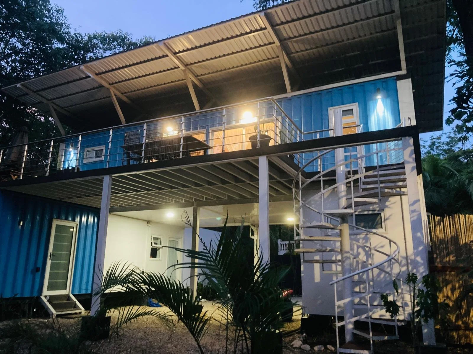 pelada-container-triplex-Front.jpeg