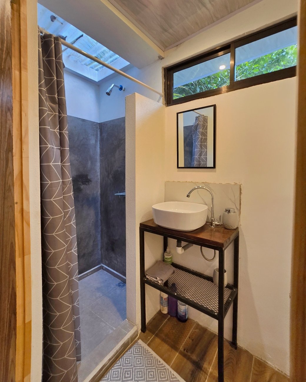 Congo-property-for-sale-NosaraSuiteBath.jpg