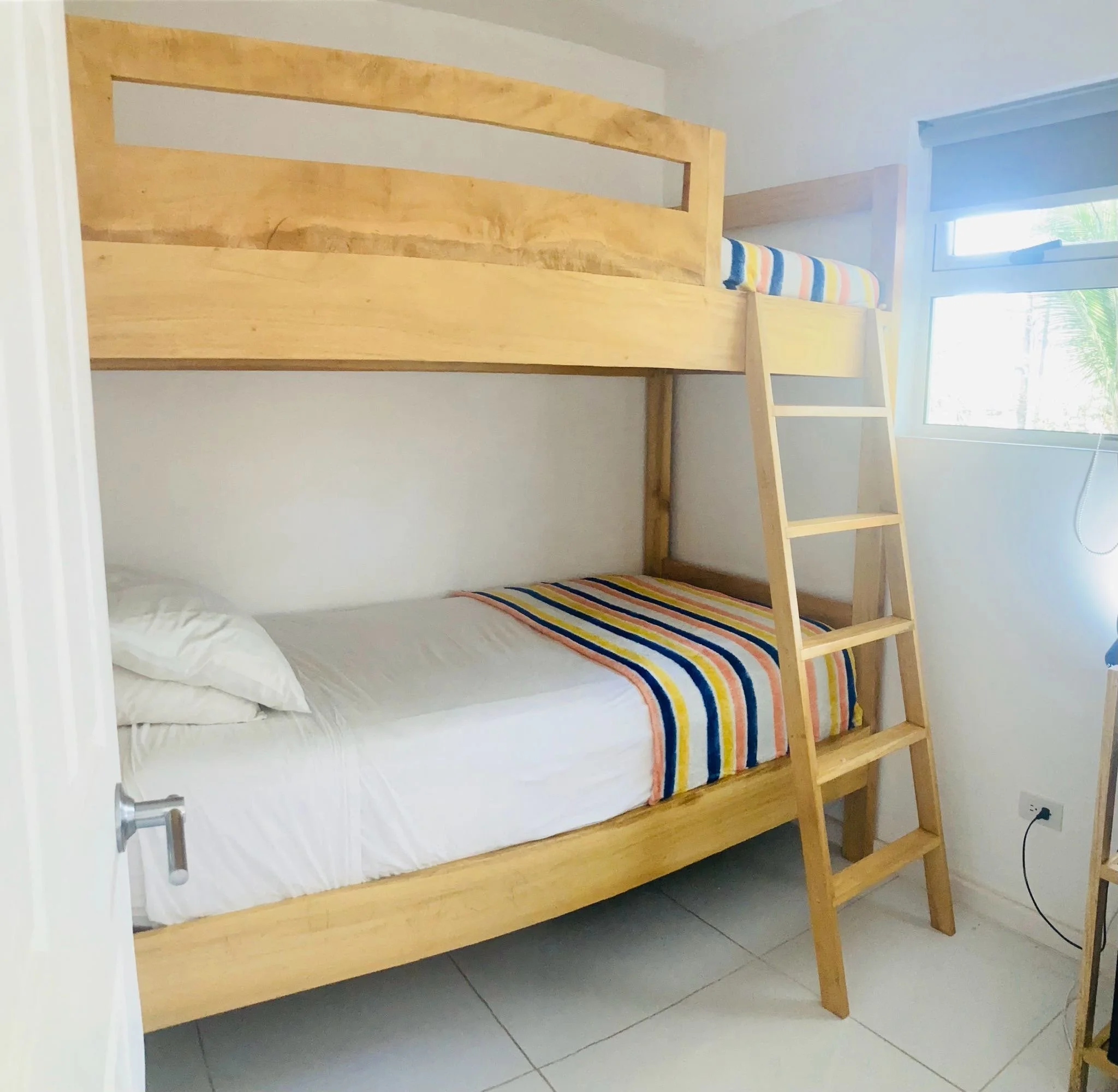pelada-container-triplex-Upper Bdrm 1.jpeg