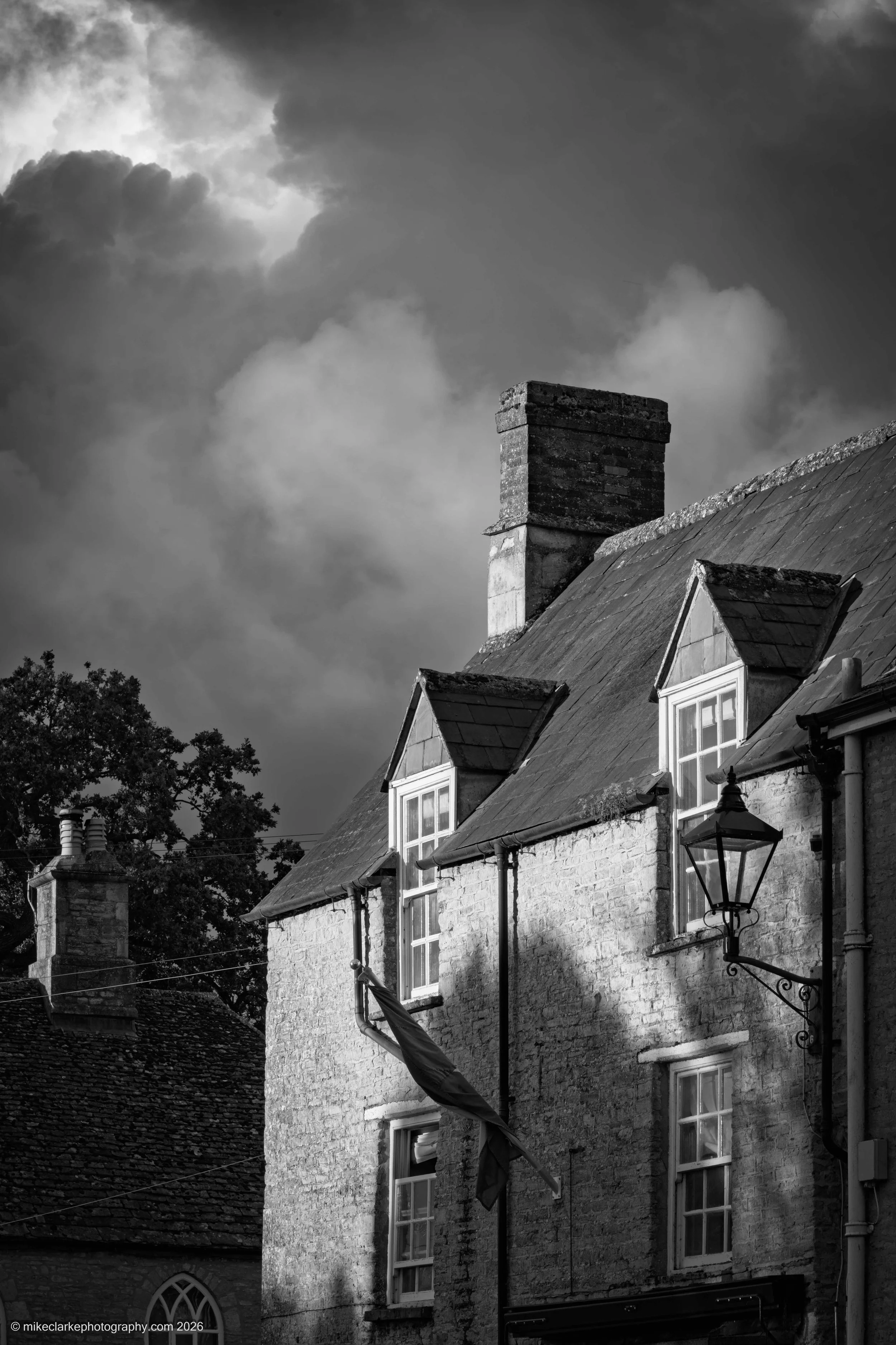 [monochrome]