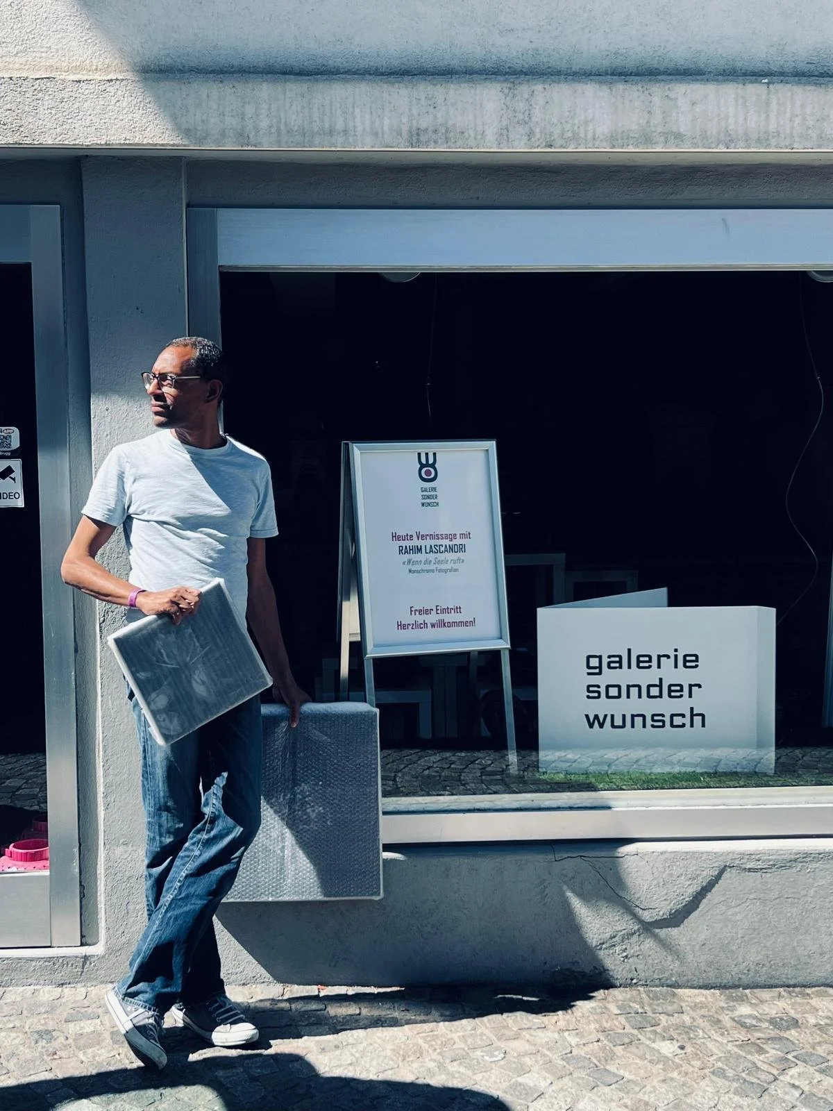 erste eigene Ausstellung in Galerie.jpg
