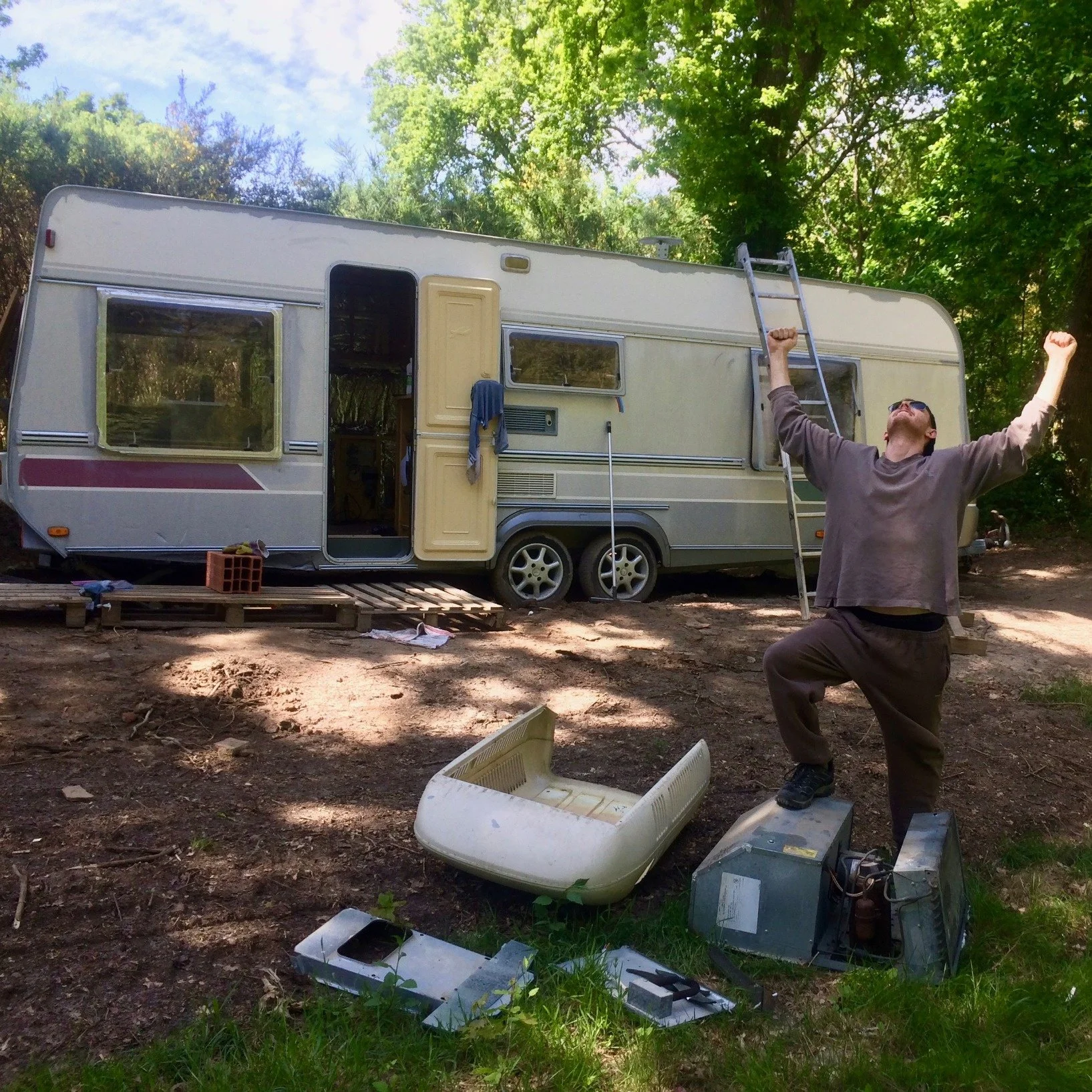 FAR OUT #23 ~ Renovating the Caravan: The Things We Wish We Knew (pt. II)