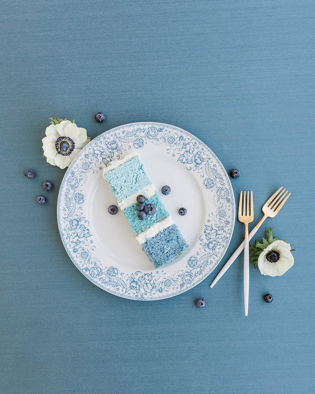 Photos like this aren&rsquo;t always happening ON your wedding day. Or at least not a ton of them. Flat lays take timeeee. Sometimes it&rsquo;s 20 minutes of styling and 20 seconds of shooting for ONE photo. For reference, I can technically knock out