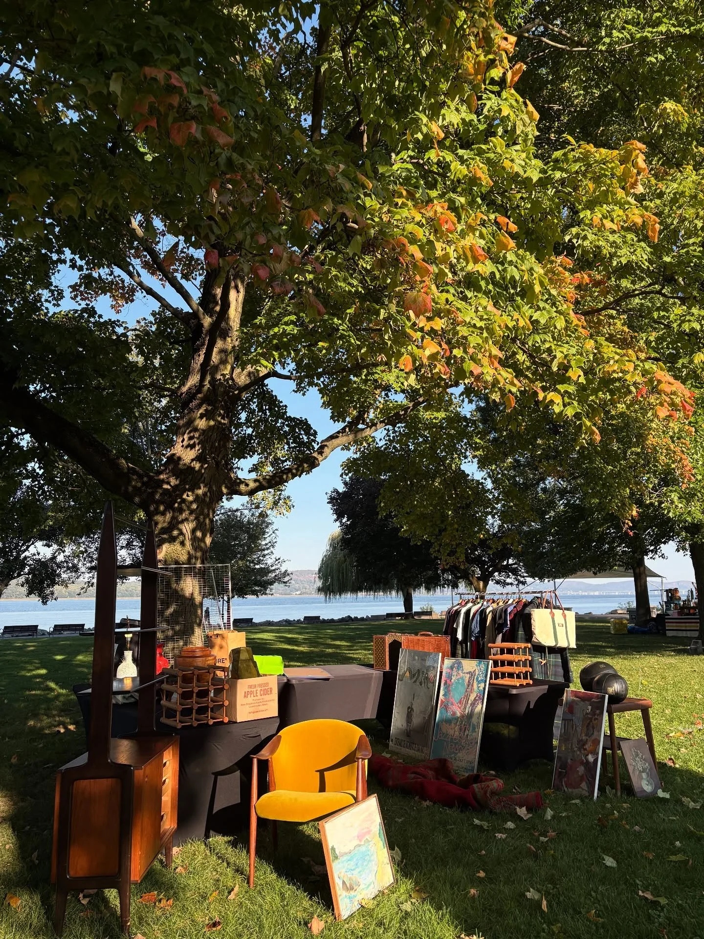 Vintage is calling! We open in one hour! 

Dobbs Ferry Waterfront Park
10-4

* Vintage &amp; Antiques 
* Makers
* Food Trucks 
* Live Music
* Dog friendly 
* Free admission 
 &bull; Metro-North accessible

Come shop, stroll, and smile with us by the 