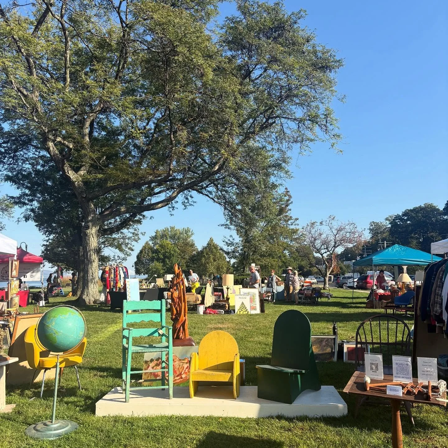 come one, come all! the market is hopping on this warm autumn afternoon. here&rsquo;s a peek of what we have for you! #wickerscreekmarket #collectorsarehappypeople #buysecondhand #rivertowns #dobbsferry
