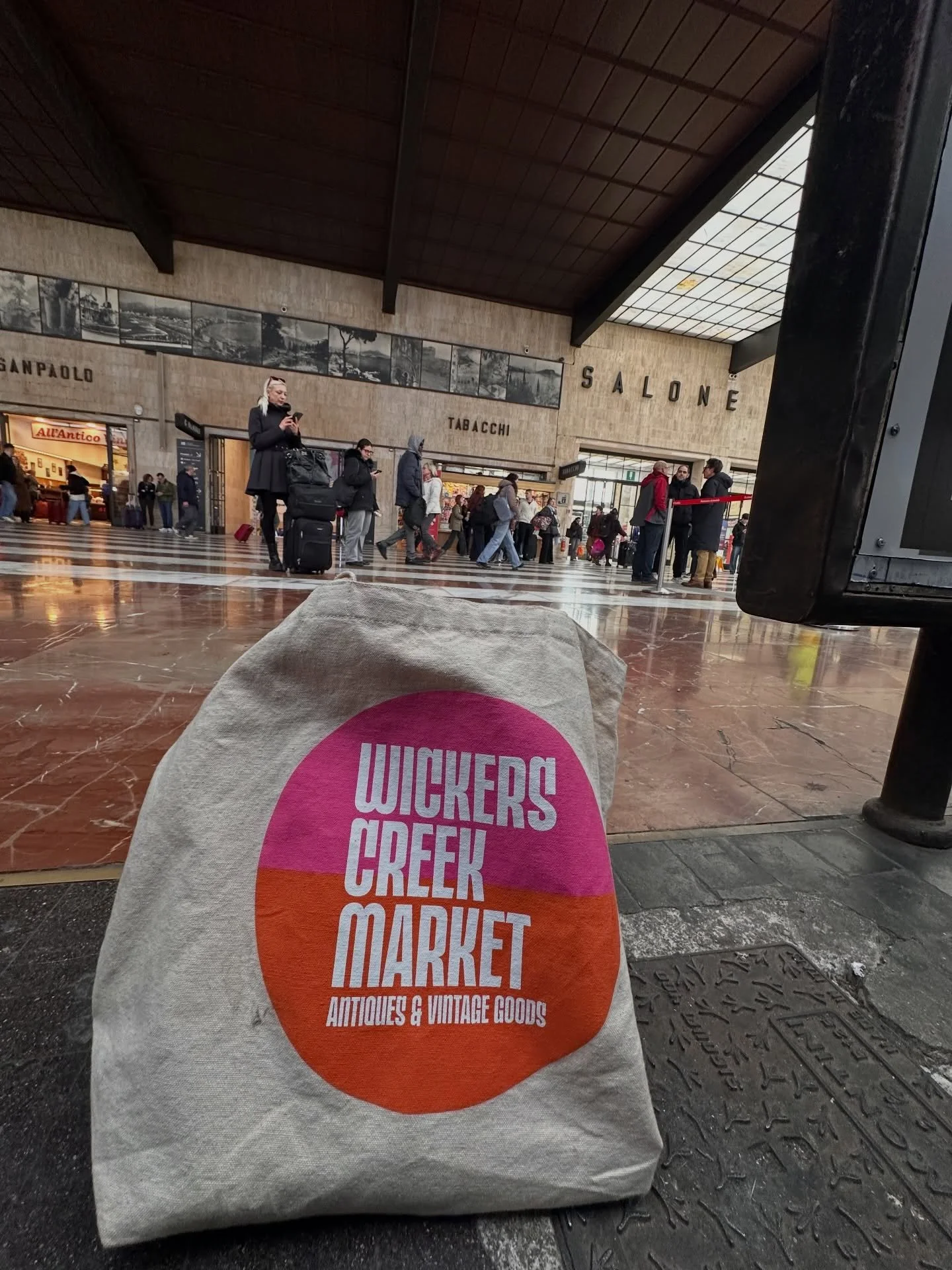 Did you go anywhere fun over break?  Did the WCM tote go to? 

Show us 🧡❤️ 

📍Florence, Italy 

#wcm #wickerscreekmarket #collectorsarehappypeople