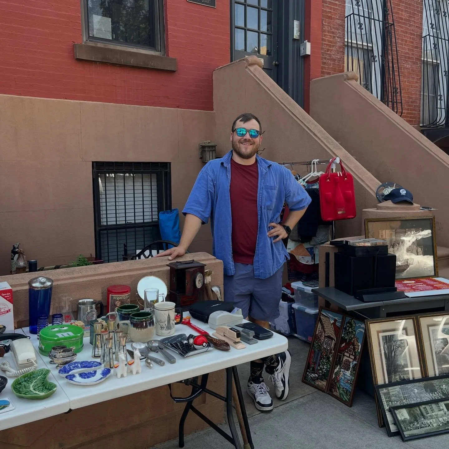 Wickers Creek Market
⭐️NEW Vendor Spotlight⭐️ 
@dansstoopsale 

Sunday, April 19 
10 AM &ndash; 4 PM Dobbs Ferry Waterfront Park 

Dan is bringing his Brooklyn Stoop Sale to WCM! Truly never the same set up and always looking to educate and commisera