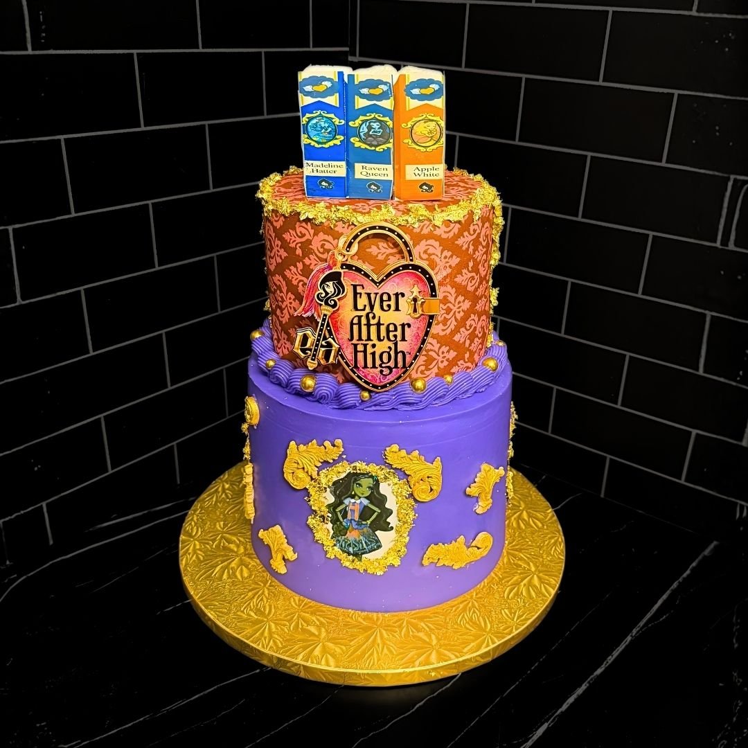 _Queen Cedar Wood Cake _CakeitorLeaveitTampa.com.jpg