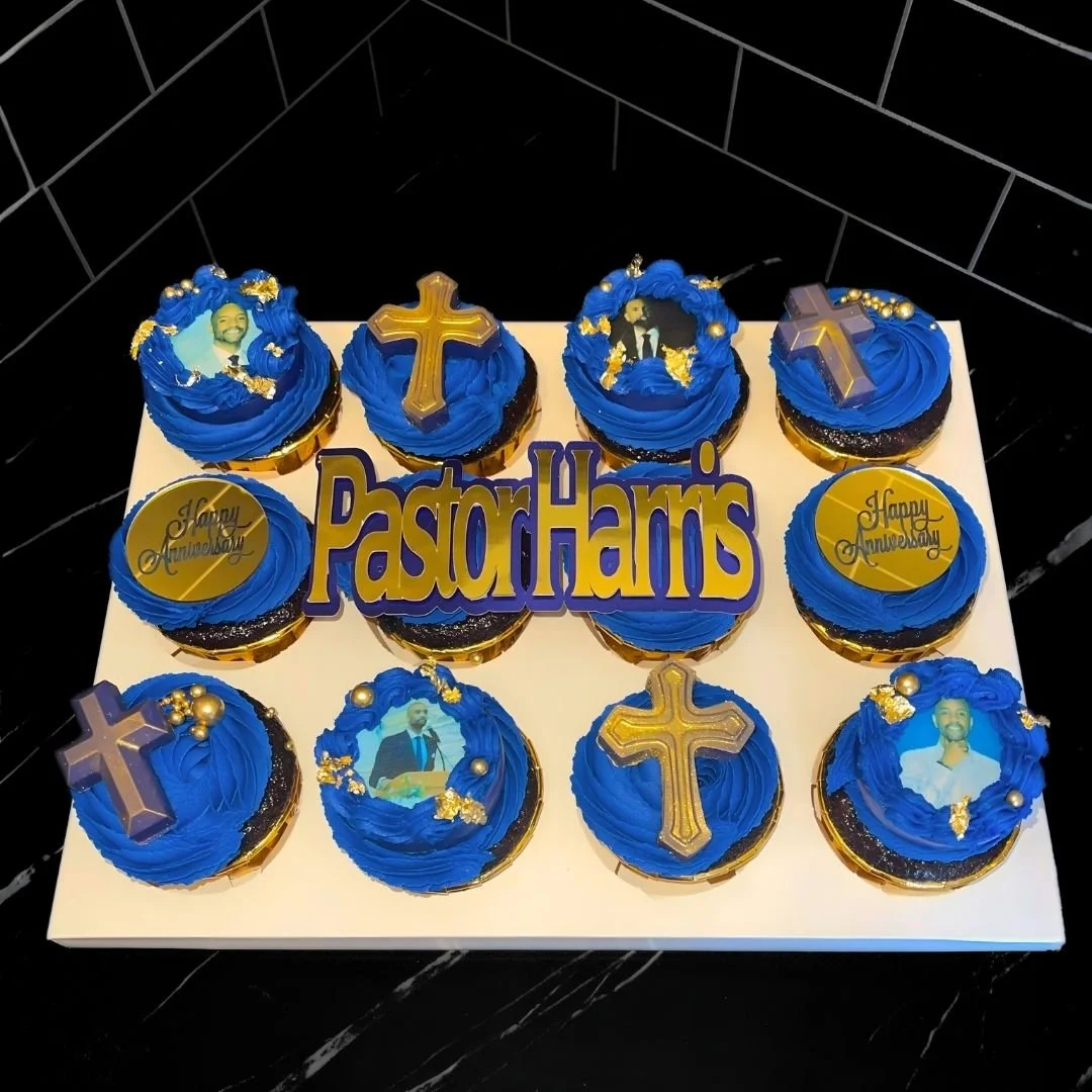 Couture Pastor Blue Cupcakes_CakeitorLeaveitTampa.jpg