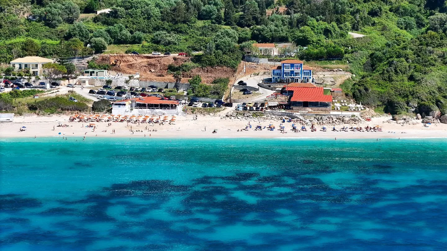 📍 Petani Beach, Kefalonia

Midday at Petani &mdash; the cliffs glow, the sea turns every shade of blue, and the water&rsquo;s so clear you can see the pebbles under your feet.

Grab a spot, order something cold, and just watch the waves roll in.

#p