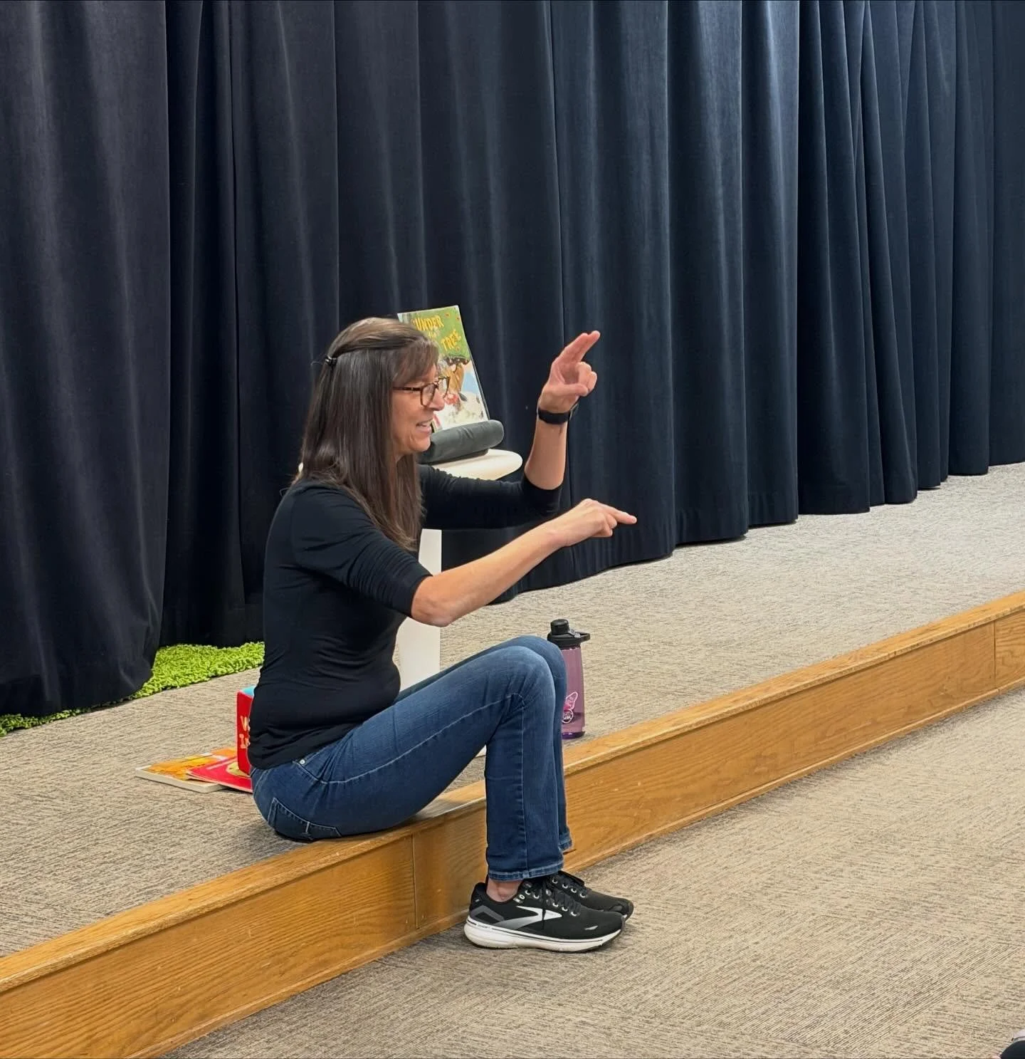 Our students really enjoyed having Tracie Rieder with Circle of Friends Signing School here today! She shared some Autumn ASL signs (apple, pumpkin, colors), taught a song in sign, and played a color finding game during today&rsquo;s Fields of Discov