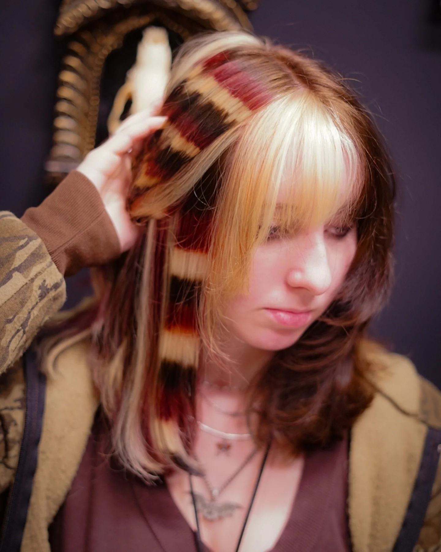 The calico cat hair color is definitely trending right now . I have some mixed feelings on this hair trend mainly because I&rsquo;ve been fighting the Kelly Clarkston Chucky highlights look forever . This trend finally wore me down into trying it for