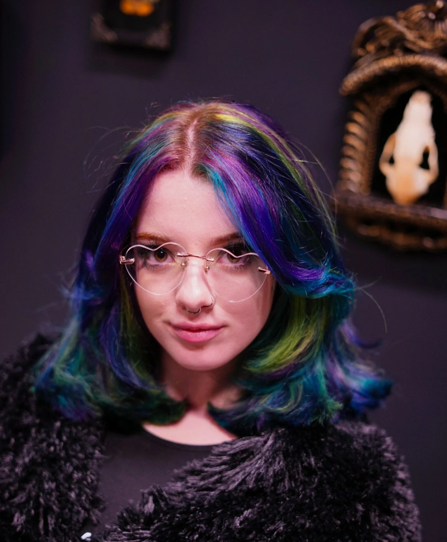 This hair reminds me of the aurora borealis we had last week in Michigan . I used @pulpriothair to create this look 👀. 

#greenhair #bluehair #galaxyhair #brighthair #grandrapidshair #grandrapids #vividhair #pulpriothair #pulpriotsemis
