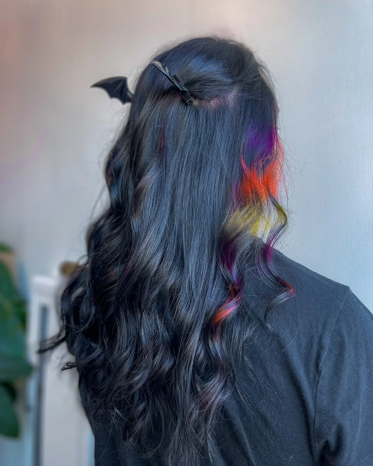 Talk about a transformation ! This was perfect just in time for the holiday 🎃. 

For the black I used @matrix 
For the fun pops of color I used #pulpriotsemis 

#halloweenhair #halloweenhairstyles #althair #spookyhair #grandrapidsmi #grandrapidshair