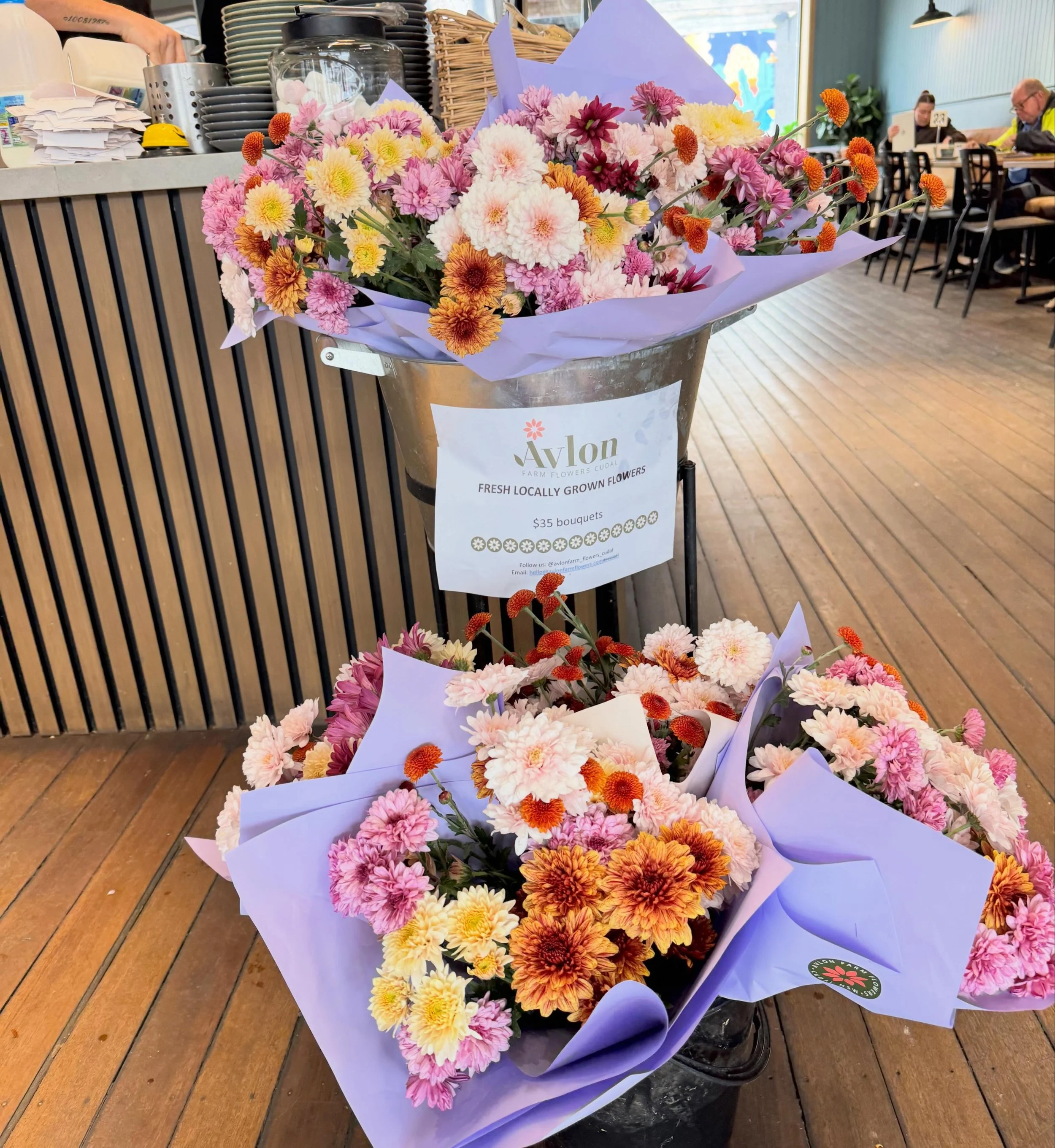 Locally grown heirloom chrysanthemums for Mum now @limeandstone.molong