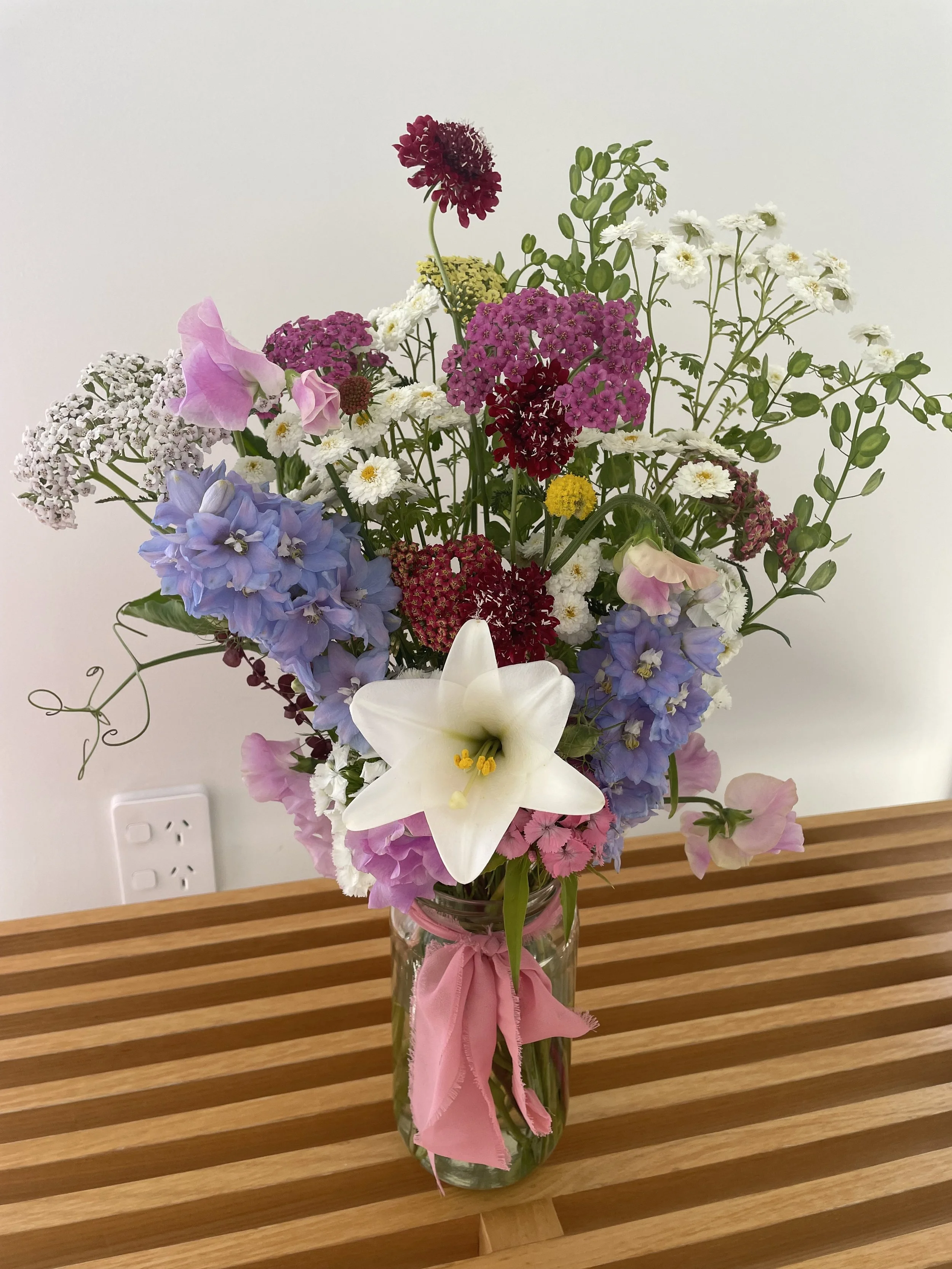 How long do cut flowers last in a vase?