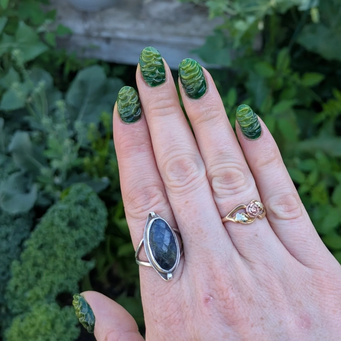 Chartreuse to Kale green gradient in textureeeee