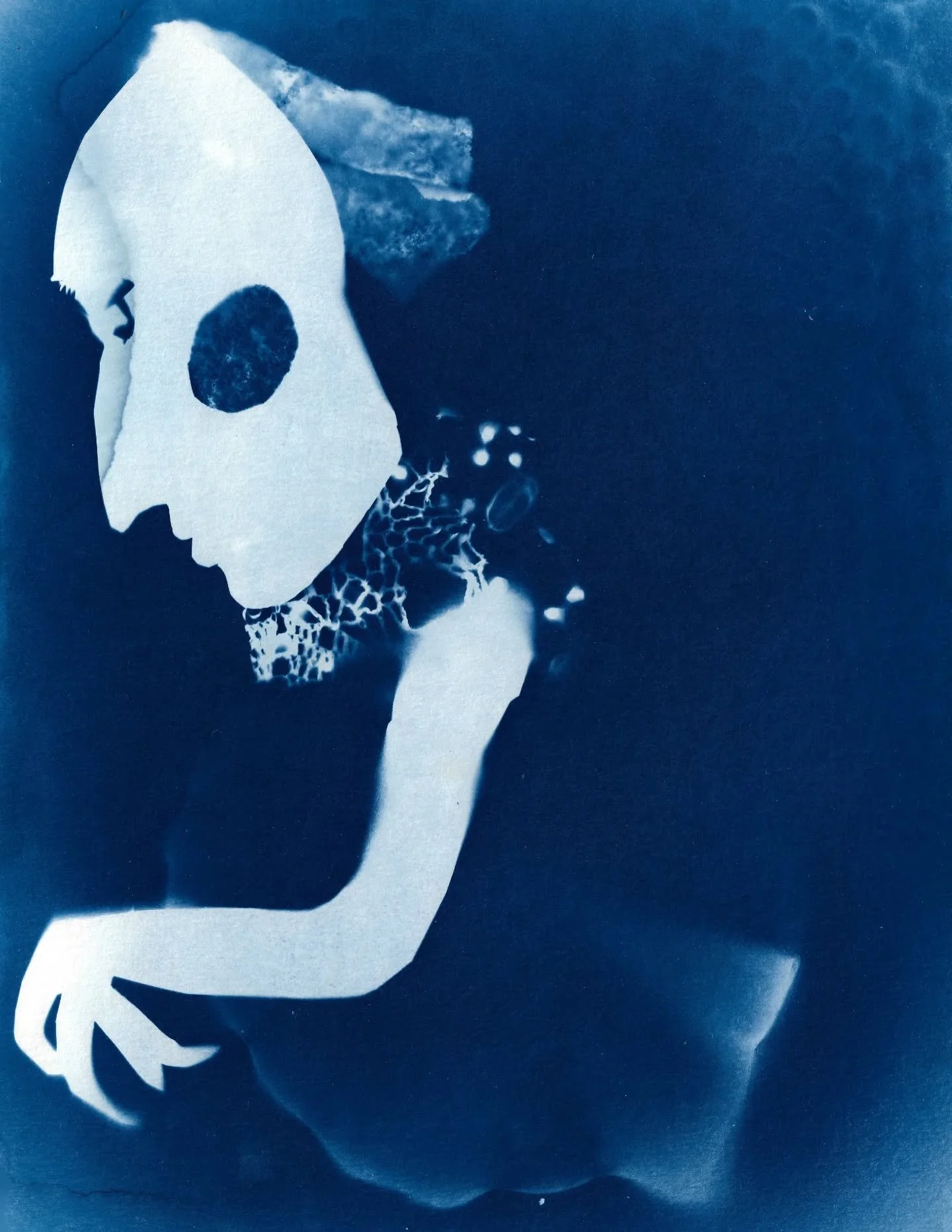 First time cyanotype printing! Workshop with @eseosaedebiri

1. Creepy lady on paper w/ boxed UV light up close
2. Layout of materials for creepy lady
3. Ribbons w/ boxed uv light up close
4. Me waiting
5. My hand in bubble wrap outside, on paper
6. 
