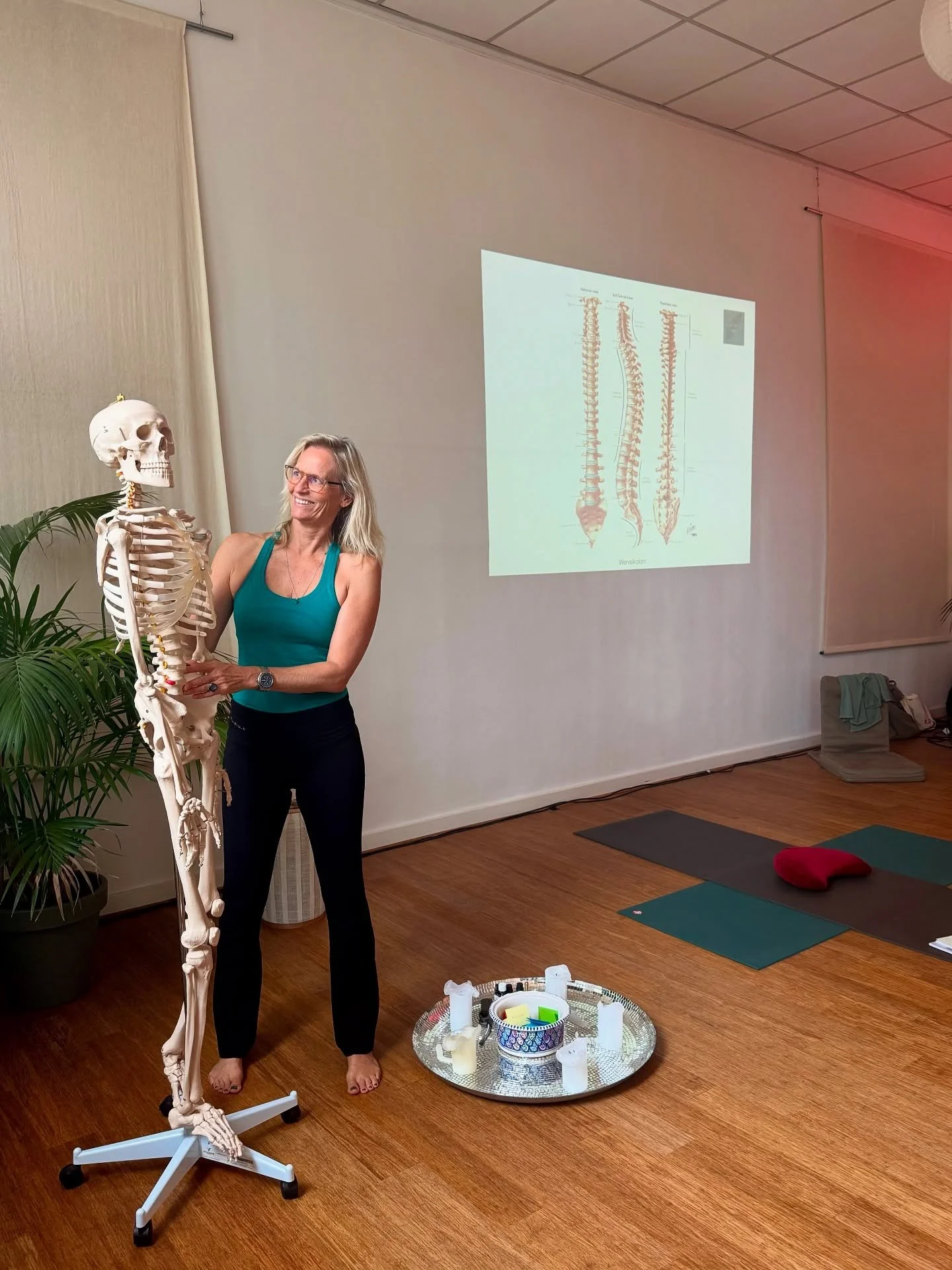 Yin Yoga Teacher training course in Bussum, the Netherlands in Dutch 🧡🇳🇱

A little impression of part 1. 
We had three lovely days with a wonderful group of very engaged people with good &amp; positive energy. 🥰

🏠 A beautiful location
🙏🏼 Many