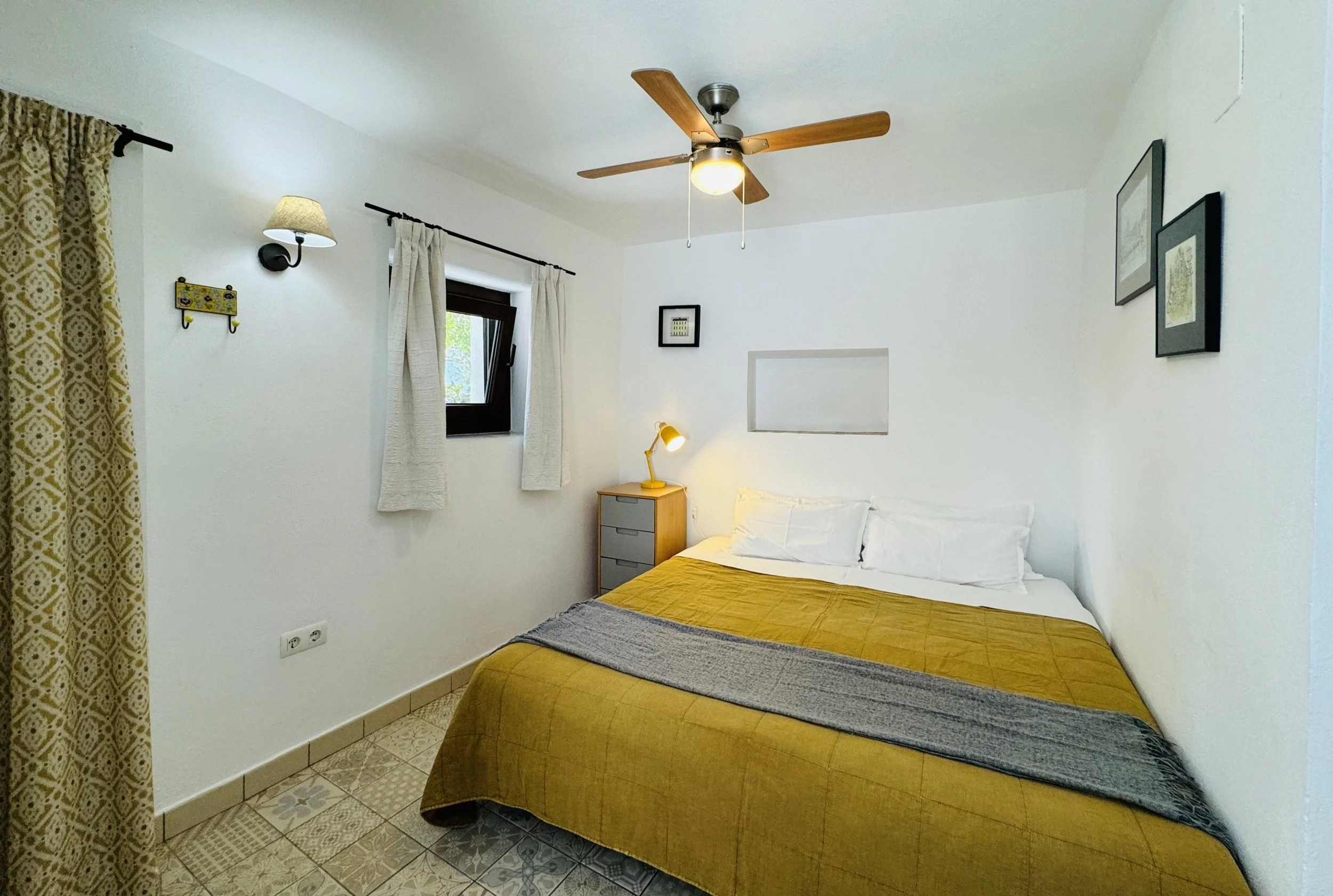 Lemon room double bed - accommodation yoga retreats & courses with Jane Bakx Yoga