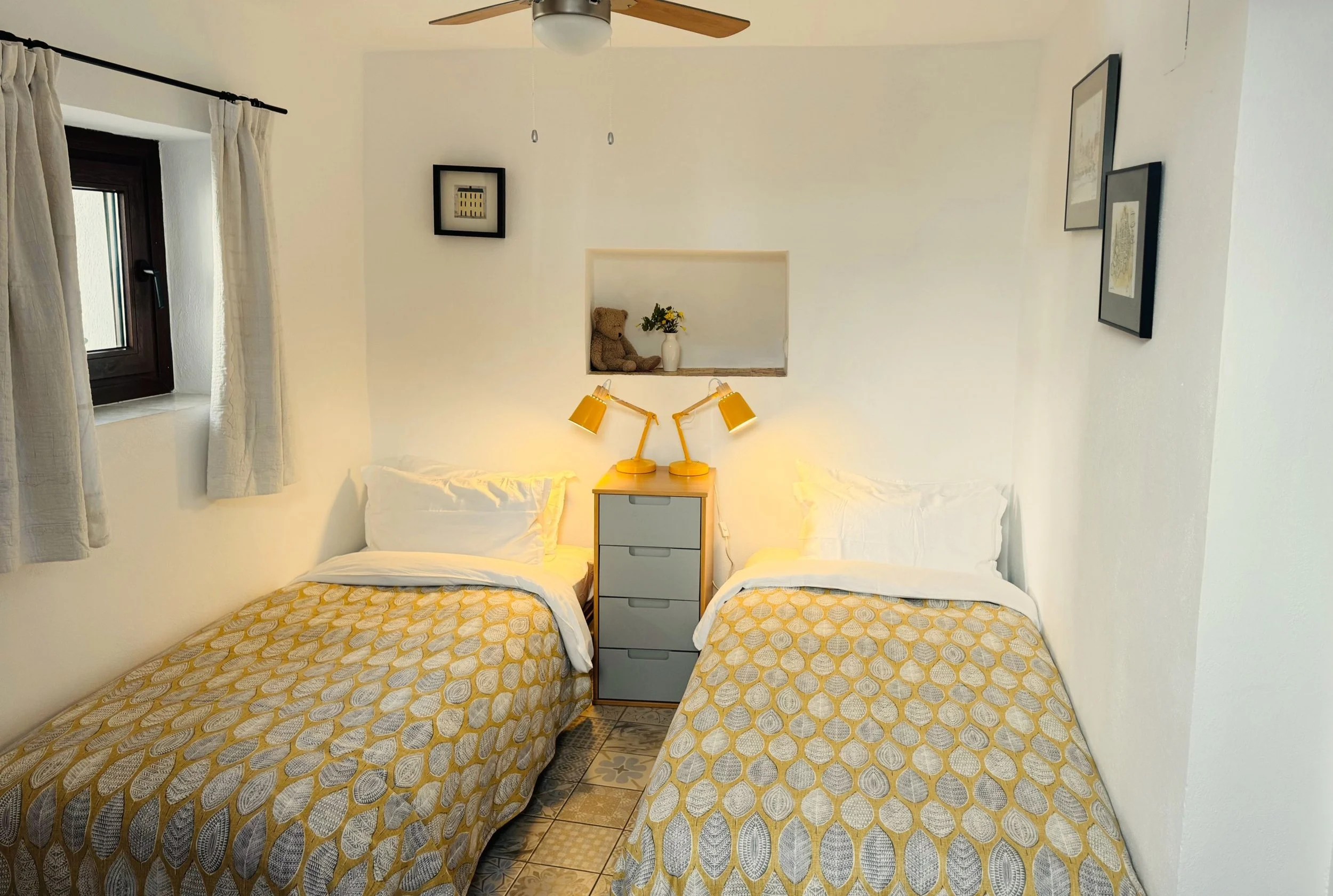 Twin beds Lemon room - accommodation yoga retreats & courses in Spain with Jane Bakx Yoga