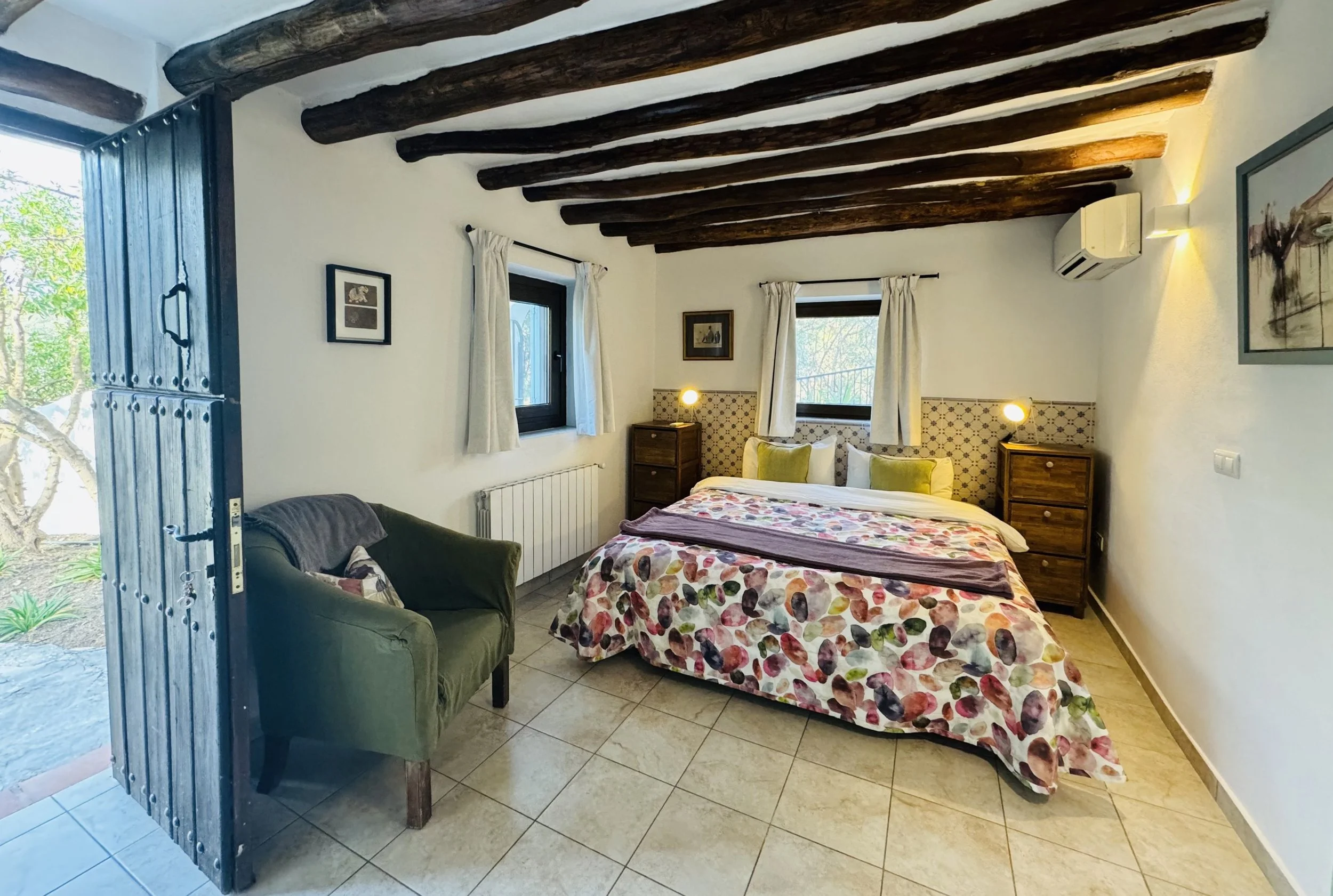 Olive room - accommodation yoga retreats & courses with Jane Bakx Yoga