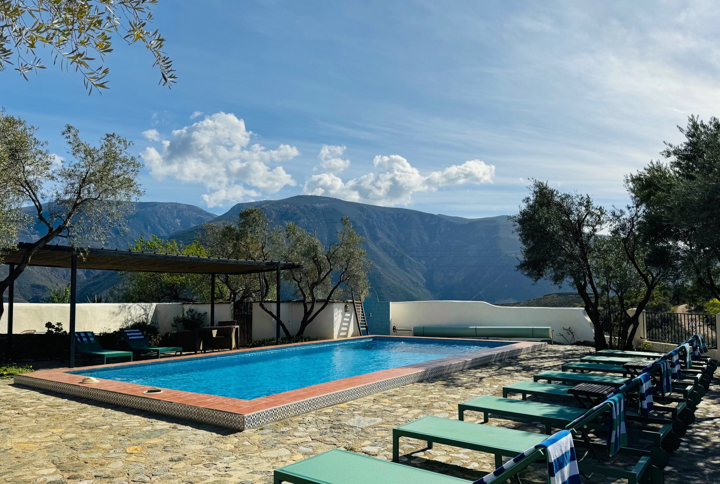 Almond-Hill-House-pool-terrace-mountains.jpeg
