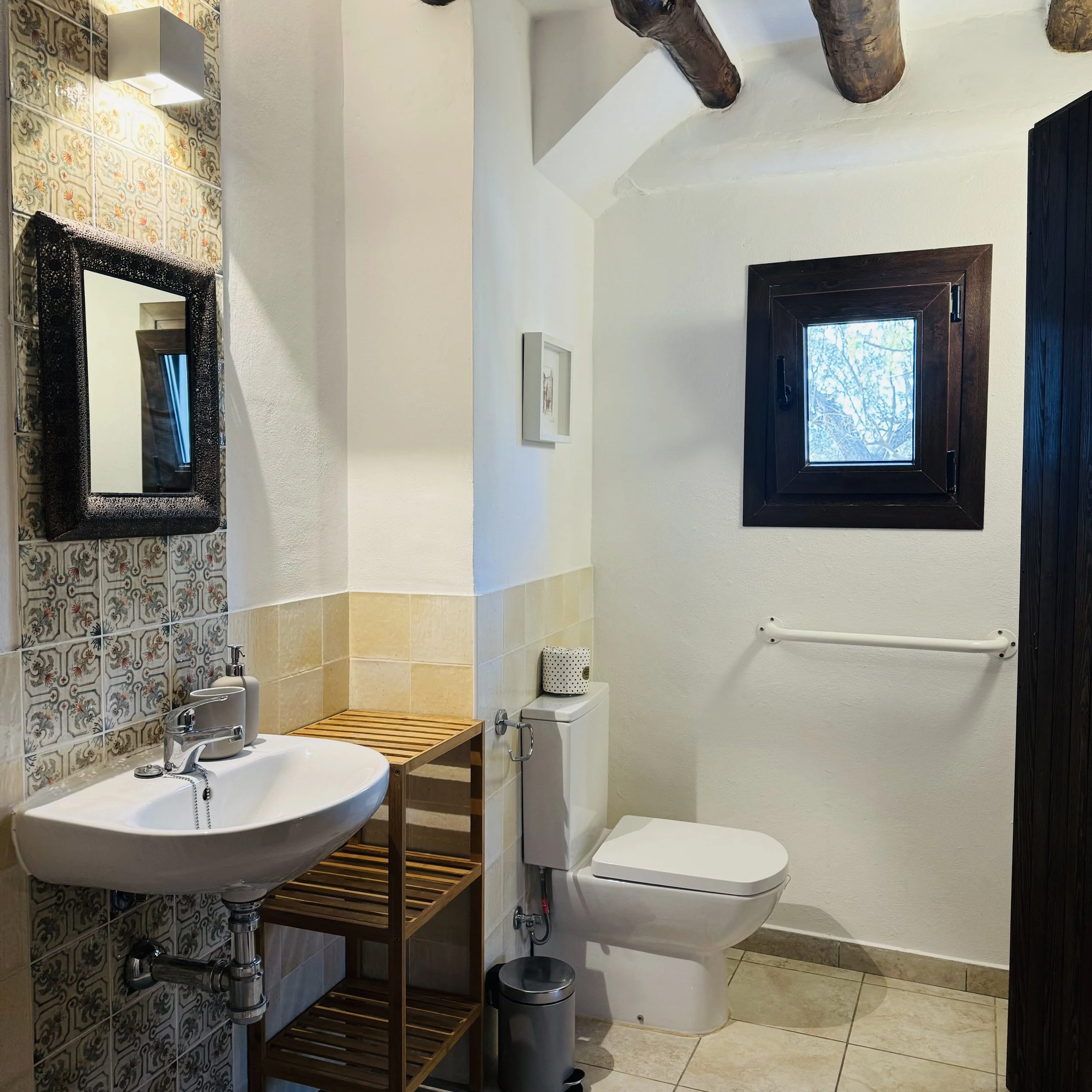 Olive bathroom - accommodation yoga retreats & courses with Jane Bakx Yoga