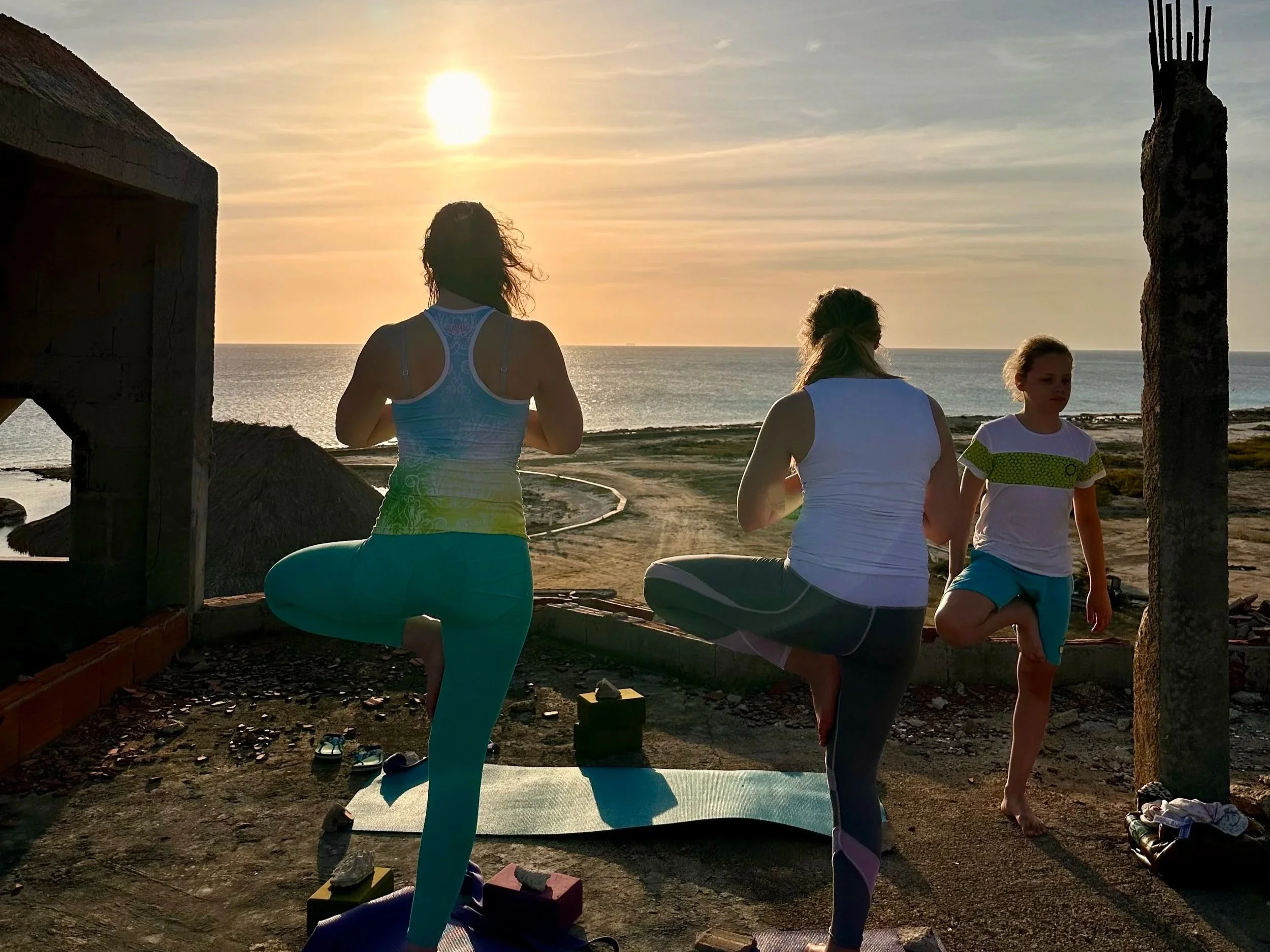 Private yoga with a view - hotel rooftop - Mother with kids