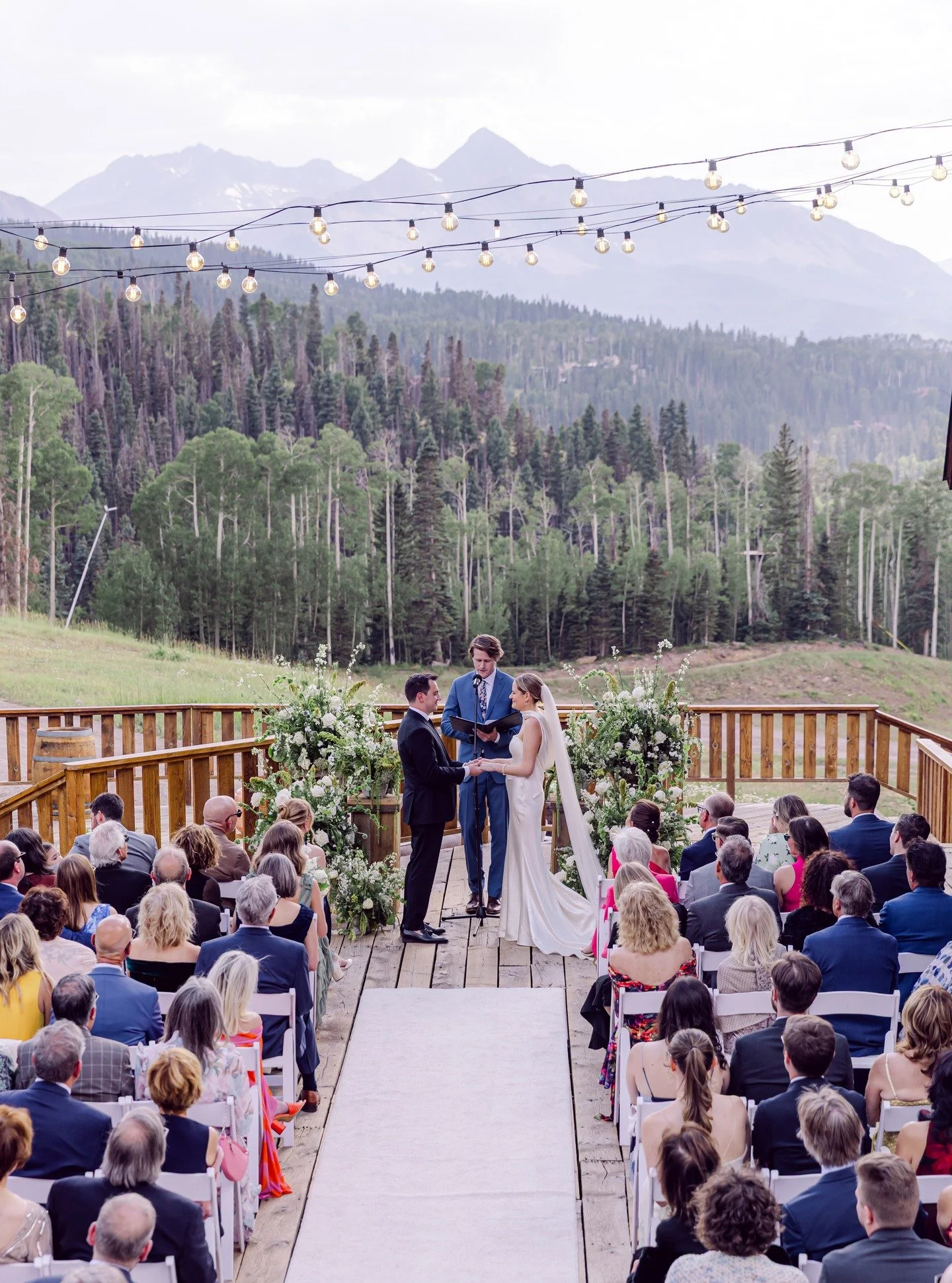 The best friends >> husband and wife pipeline. LITERALLY what dreams are made of!🌿

#photography @abielivesayphotography 
#mountainvenue @tellurideweddings
#floraldesign @bridalveilfloral 
#vintageweddingcake @figandbloomcakes 
#softseating @k