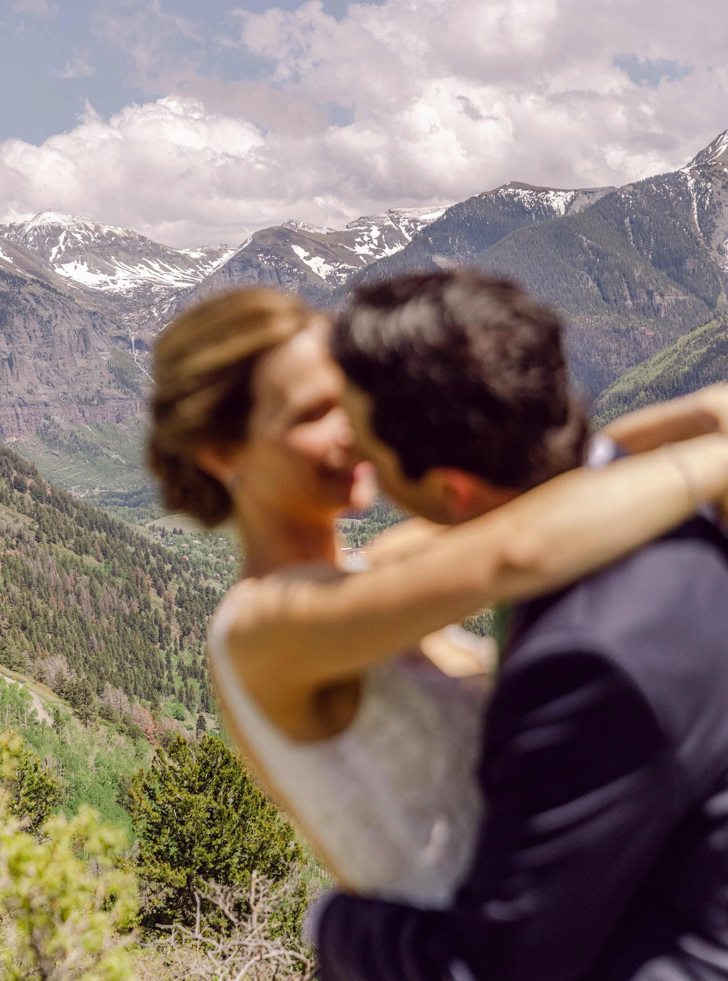 Days like these just around the corner. Sunshine, leafing aspens, and early summer love 🌈💚

#photography @abielivesayphotography 
#venue @tellurideweddings 
#floraldesign @dahliafloraldesign 
#tablescape @rentjubilee 
#chaircovers @newleaftelluride