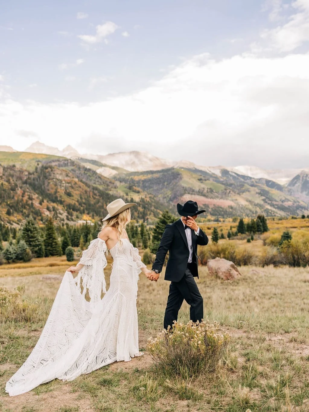 When everything comes together more perfectly than you could have imagined 💐

Photography @functionandflourishphotography
Floral Design @flowersbyellatelluride
Venue @tellurideweddings 
Cake @figandbloomcakes
HMU @poshsalonandboutiquegj