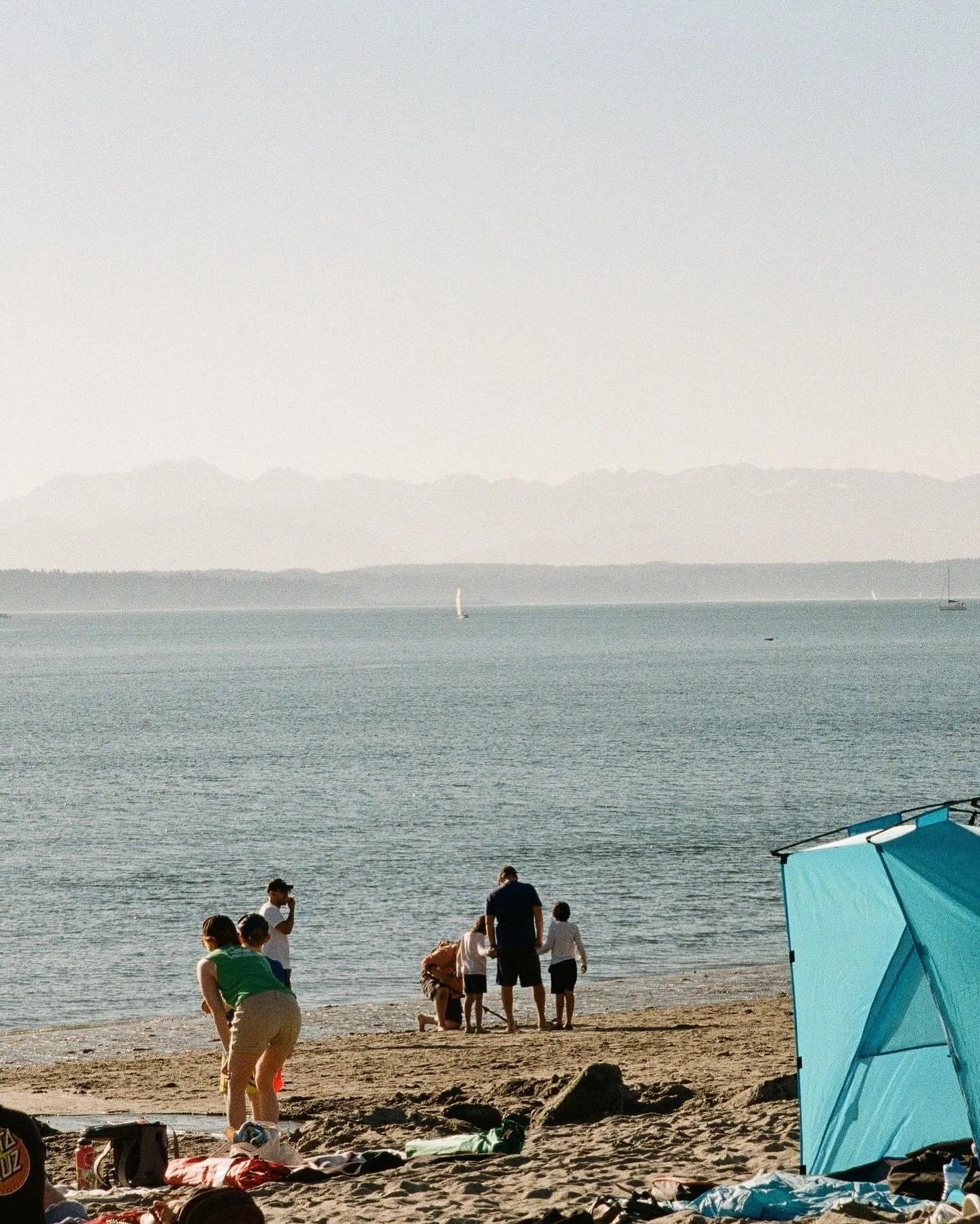 Summer in shades of blue 
.
Scan and dev by @moodysfilm 
#seattlefilmclub #fujifilm400