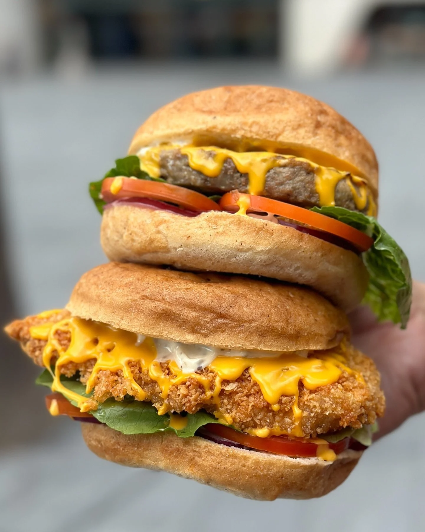 Say cheese 📸
Same burger, 2 ways. 
What are you choosing? Chicken or beef? 🍔

#brotherjacksonandco #burgerburger #burger #glutenfree #coeliacsafe #burgertime #sydneyeats #eats #feed #sydney #sydneyburgers #foodie #sydneyfoodie