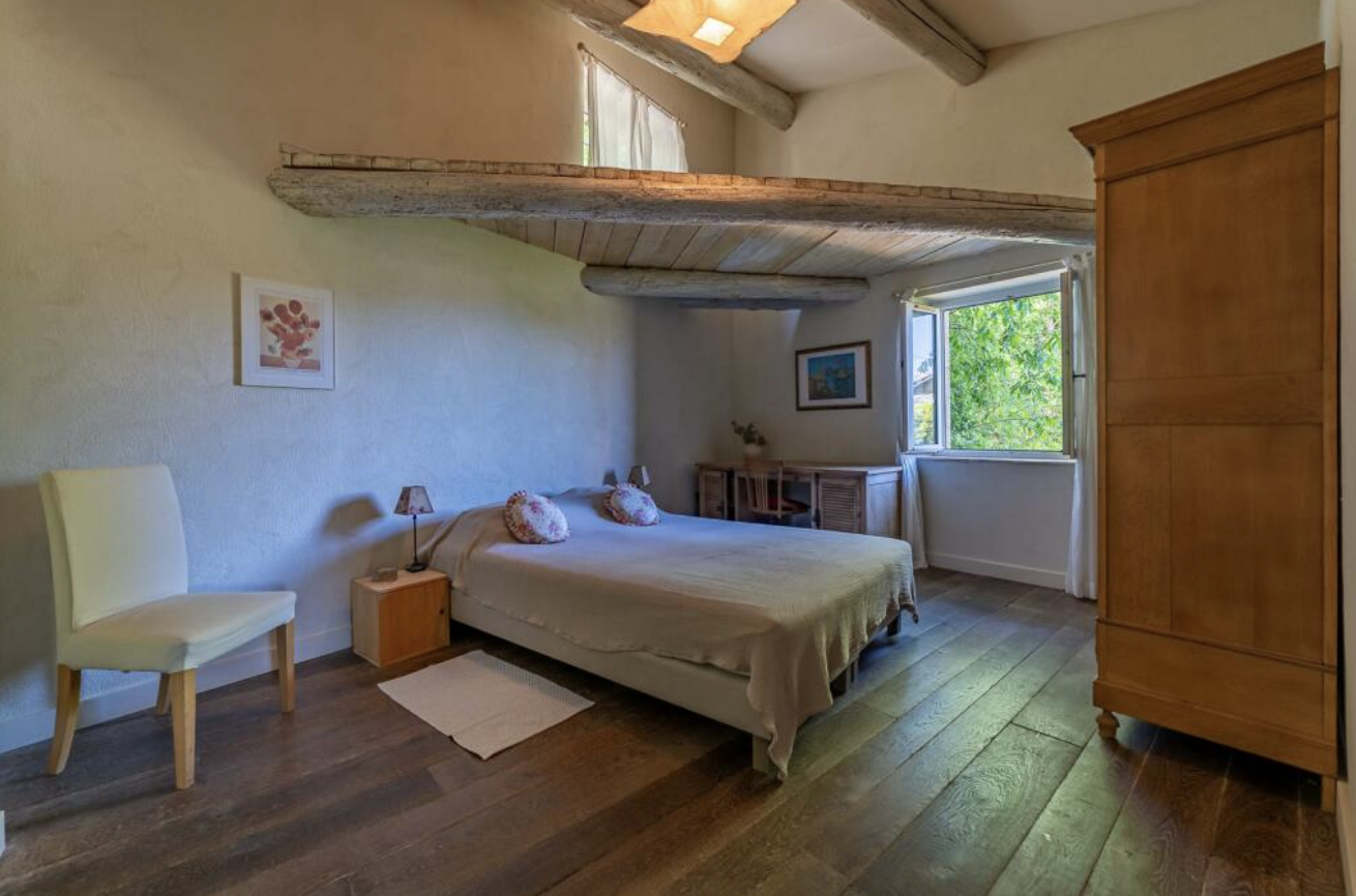 bedroom withj loft.png