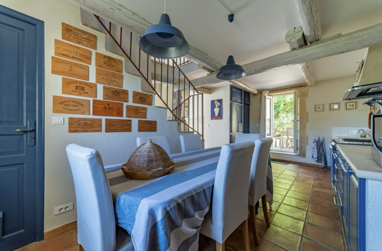 Kitchen to outdoor patio.png